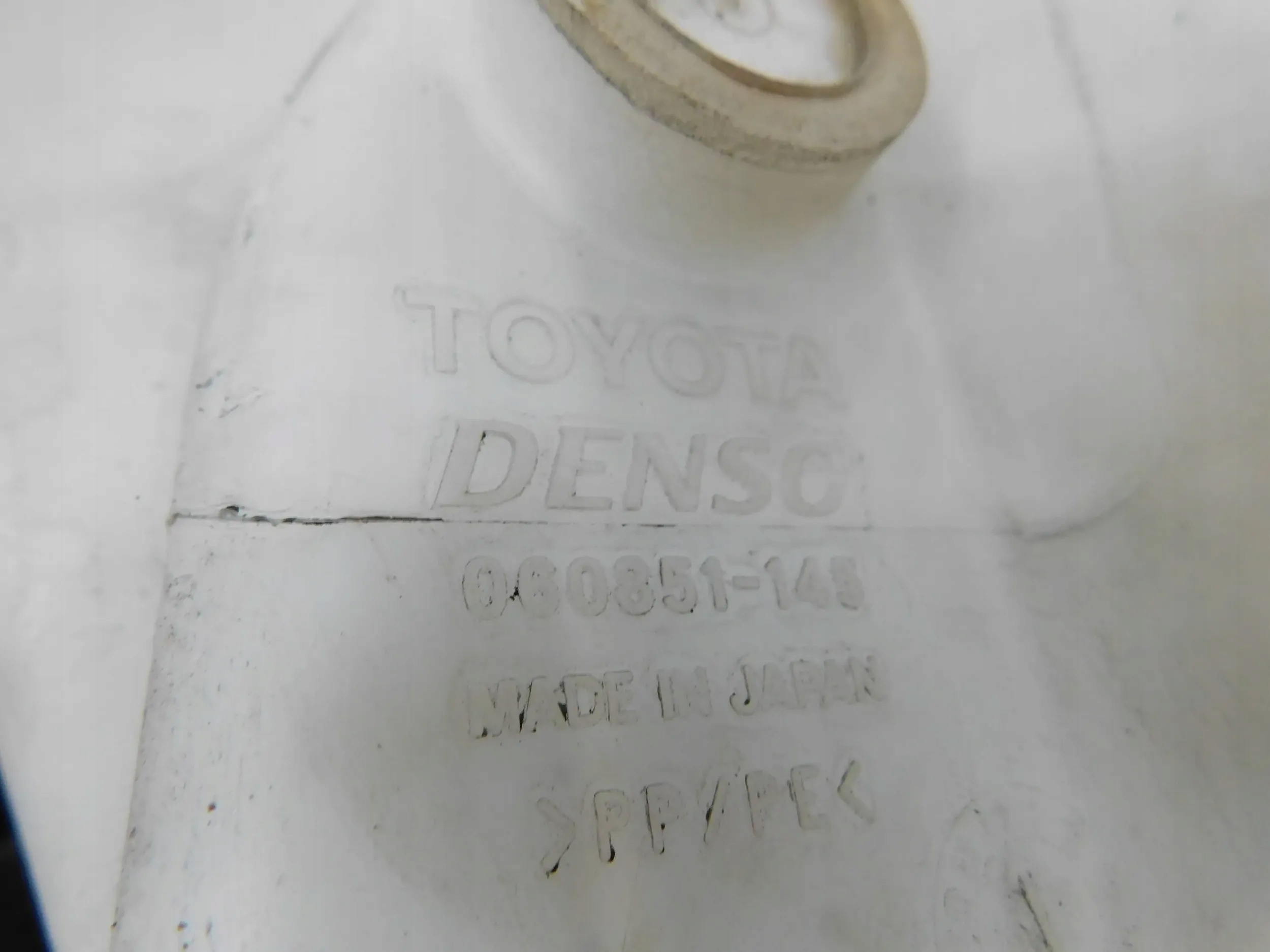 NÁDOBKA OSTREKOVAČOV TOYOTA PRIUS II