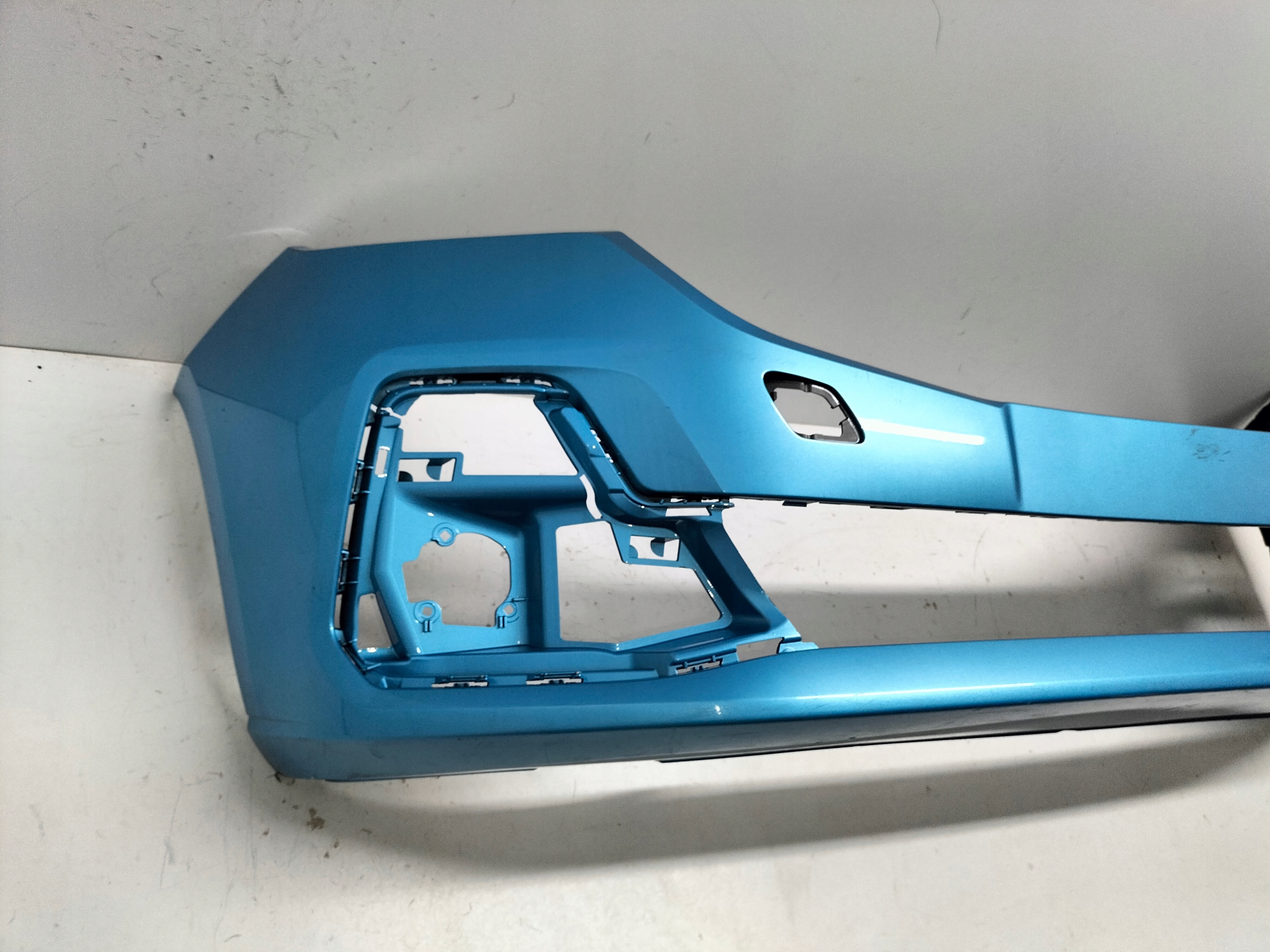 PREDNÝ NÁRAZNÍK FORD TRANSIT CONNECT III MK3 22-