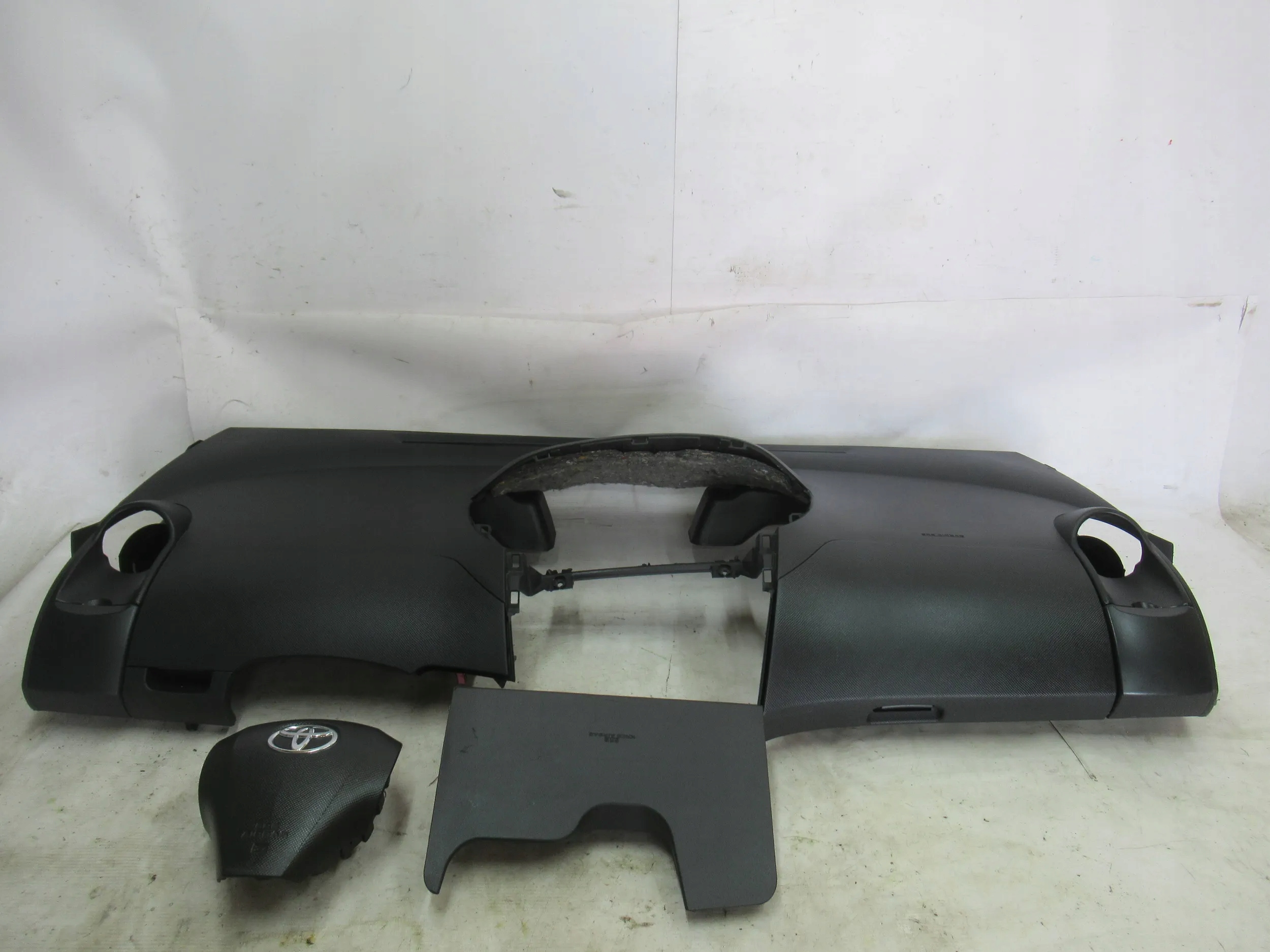PRÍSTROJOVÁ DOSKA AIRBAG TOYOTA YARIS II 2