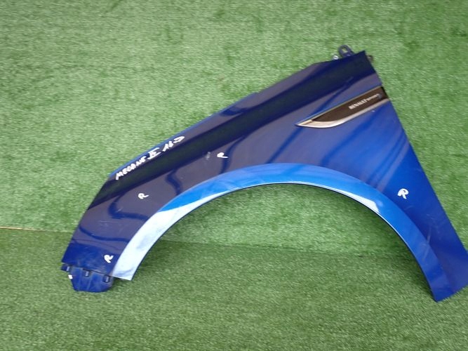 RENAULT MEGANE IV ĽAVÝ PREDNÝ BLATNÍK