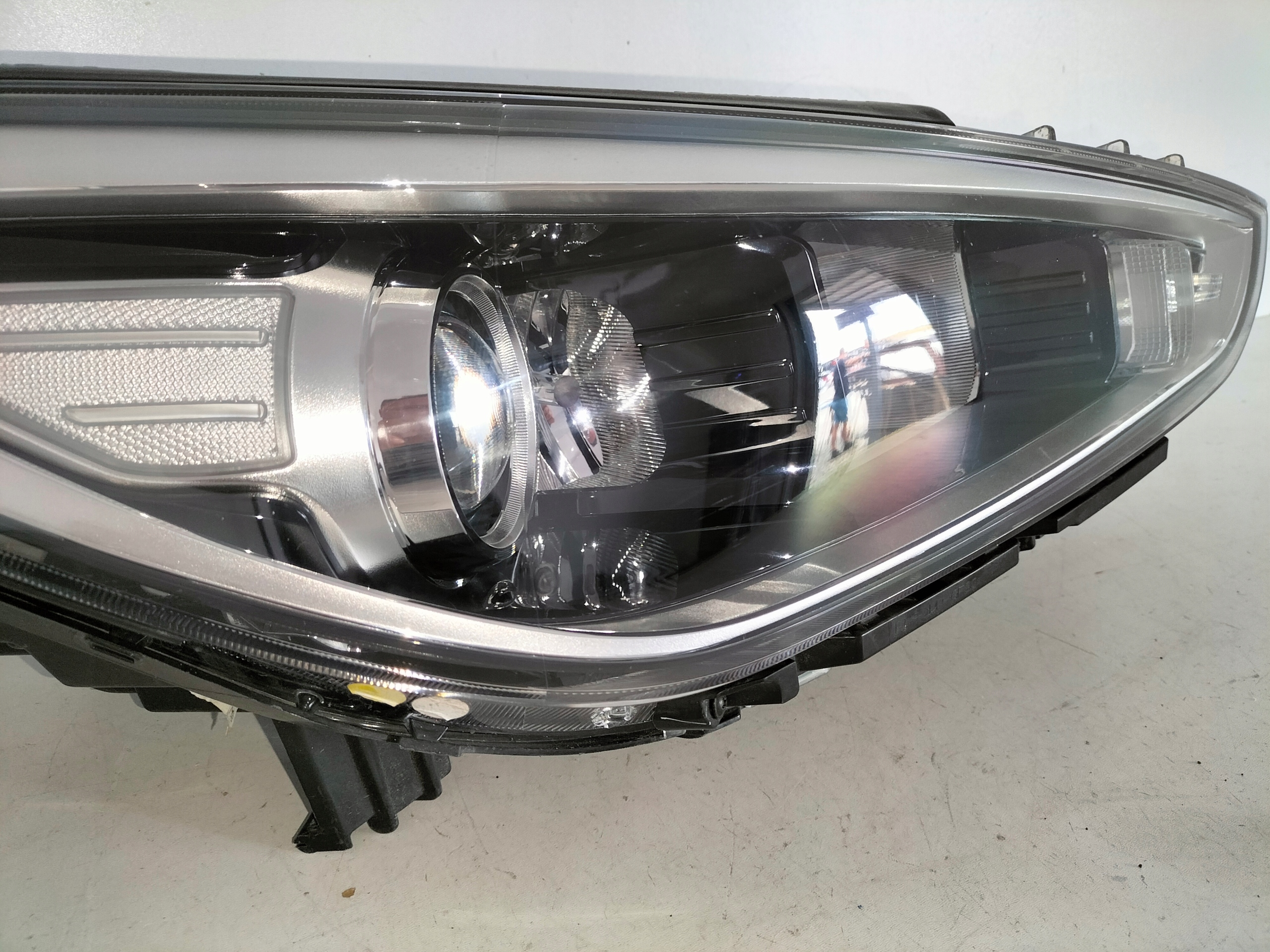 PRAVE PREDNE SVETLO HYUNDAI I30 III 17-