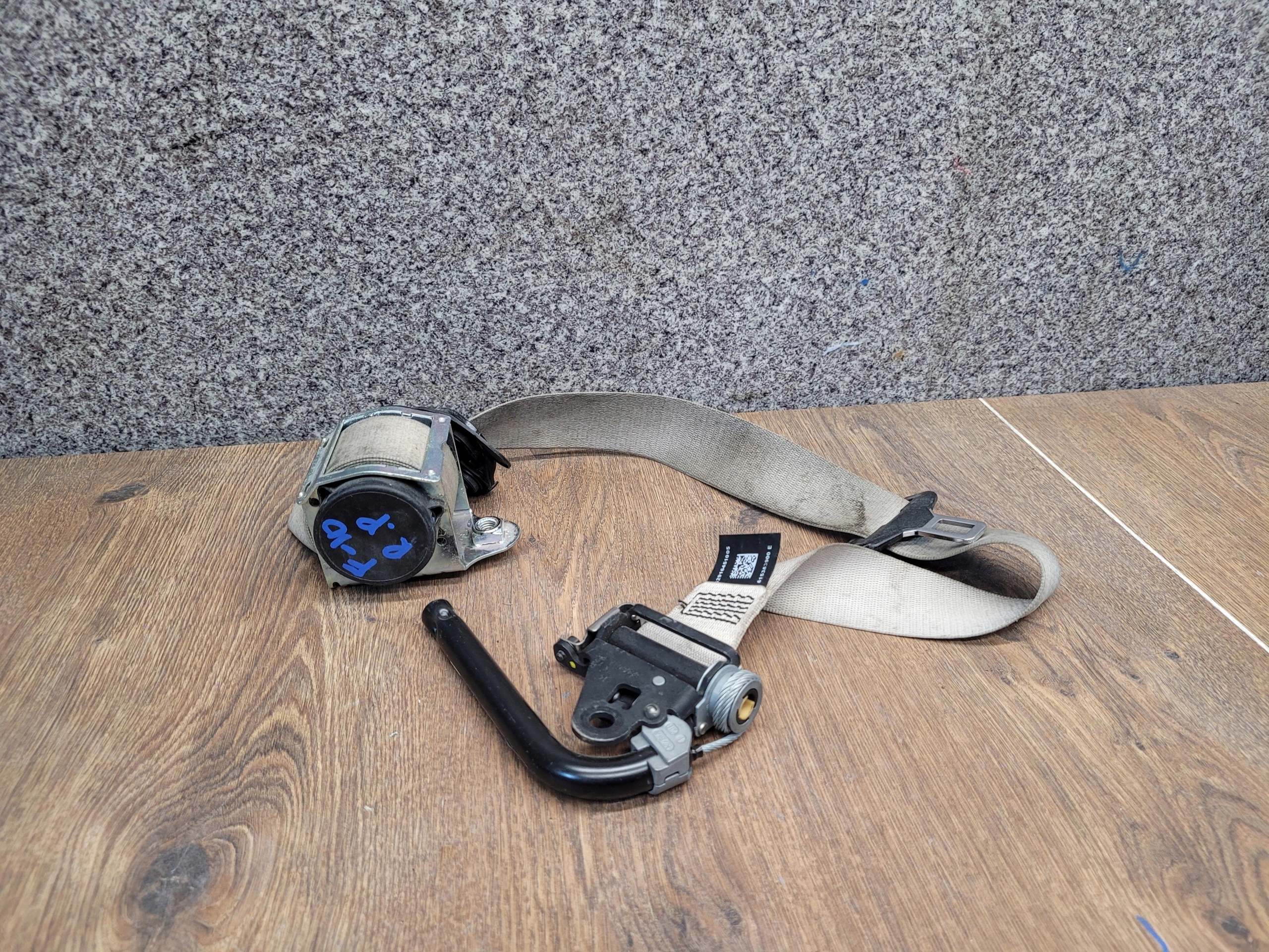 BMW F10 PRAVY PREDNY BEZPECNOSTNY PAS