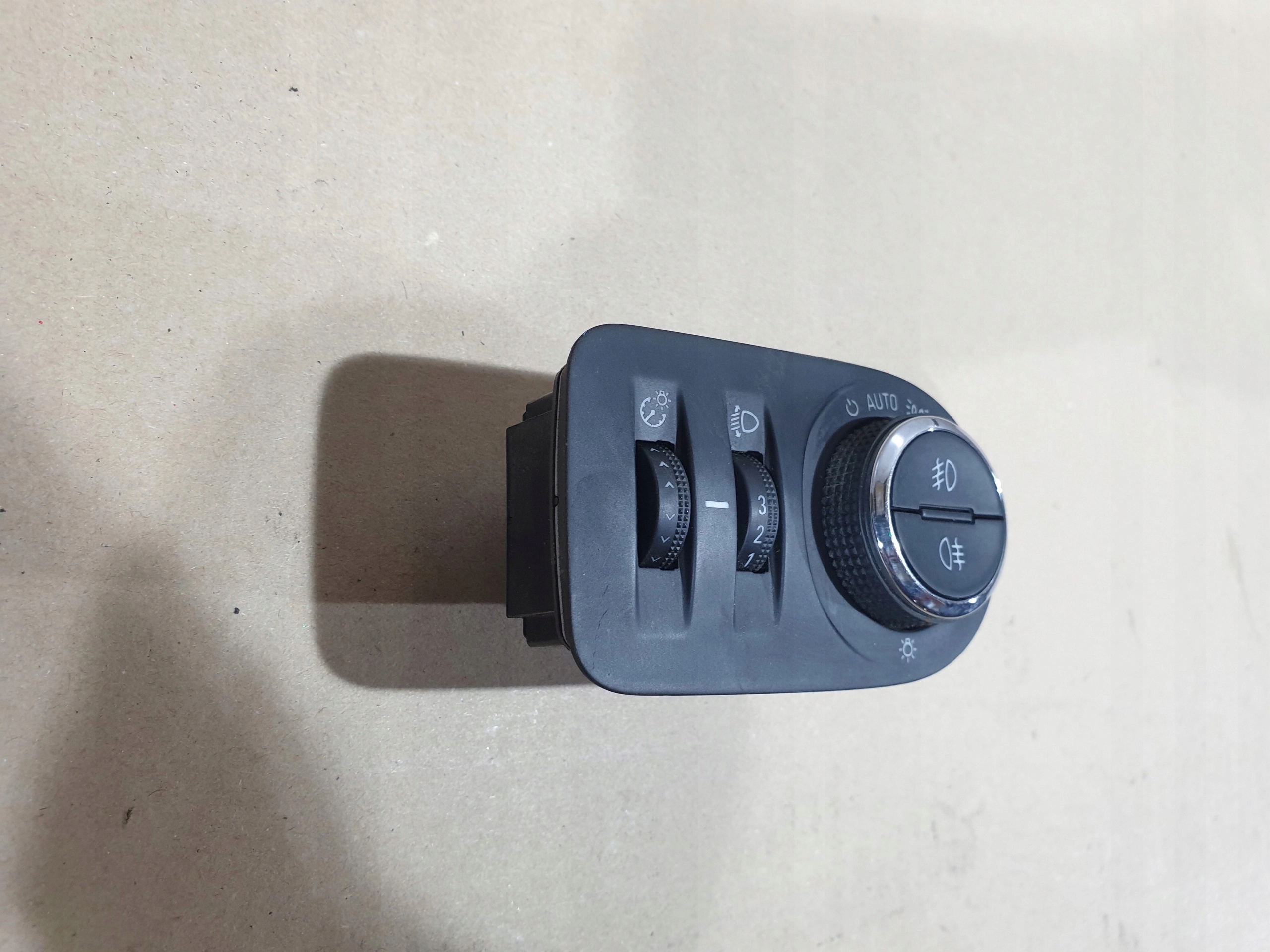 opel corsa e VYPÍNAČ SVETIEL 13470454