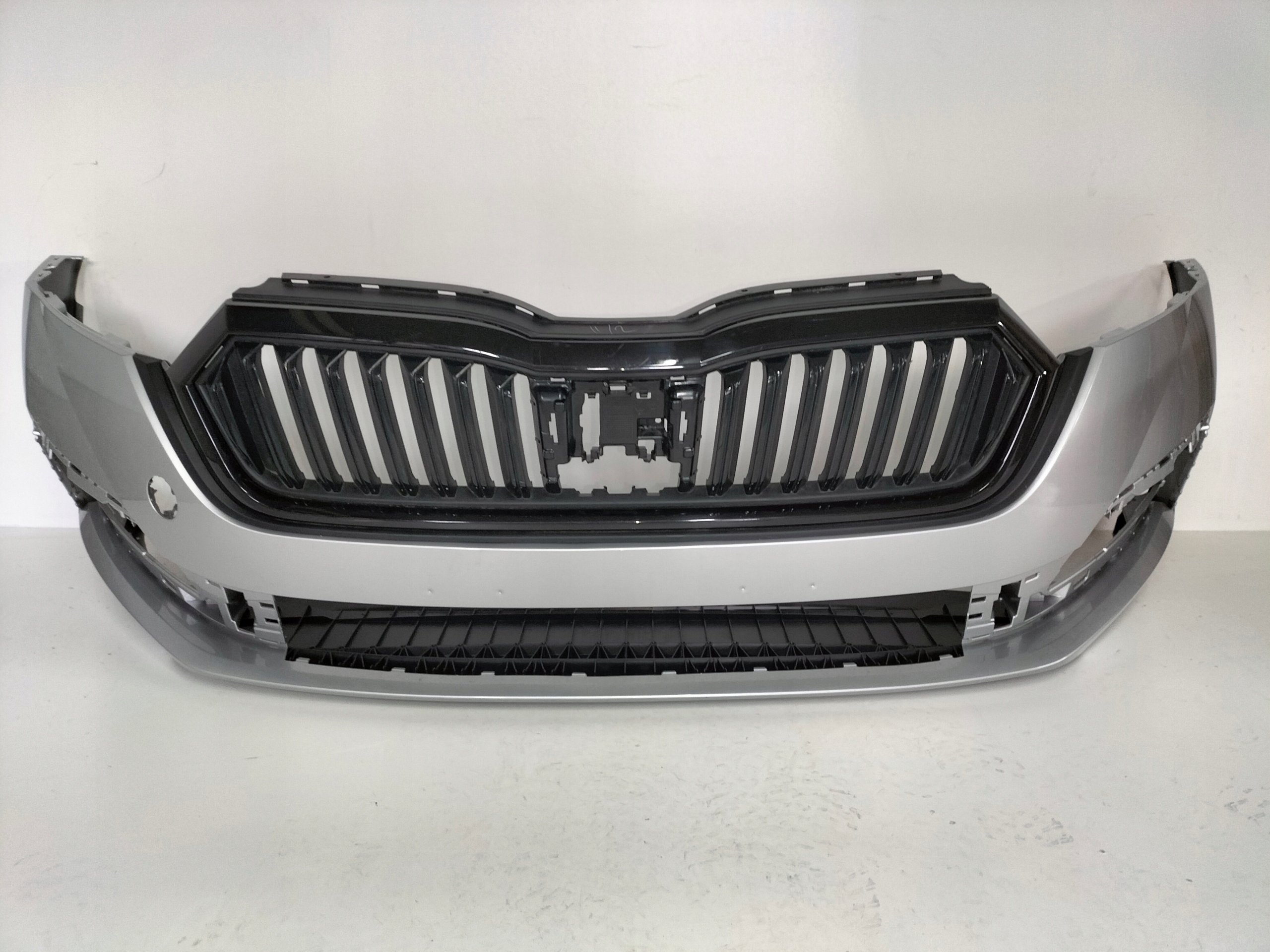 PREDNÝ NÁRAZNÍK SKODA OCTAVIA 4 IV 19-
