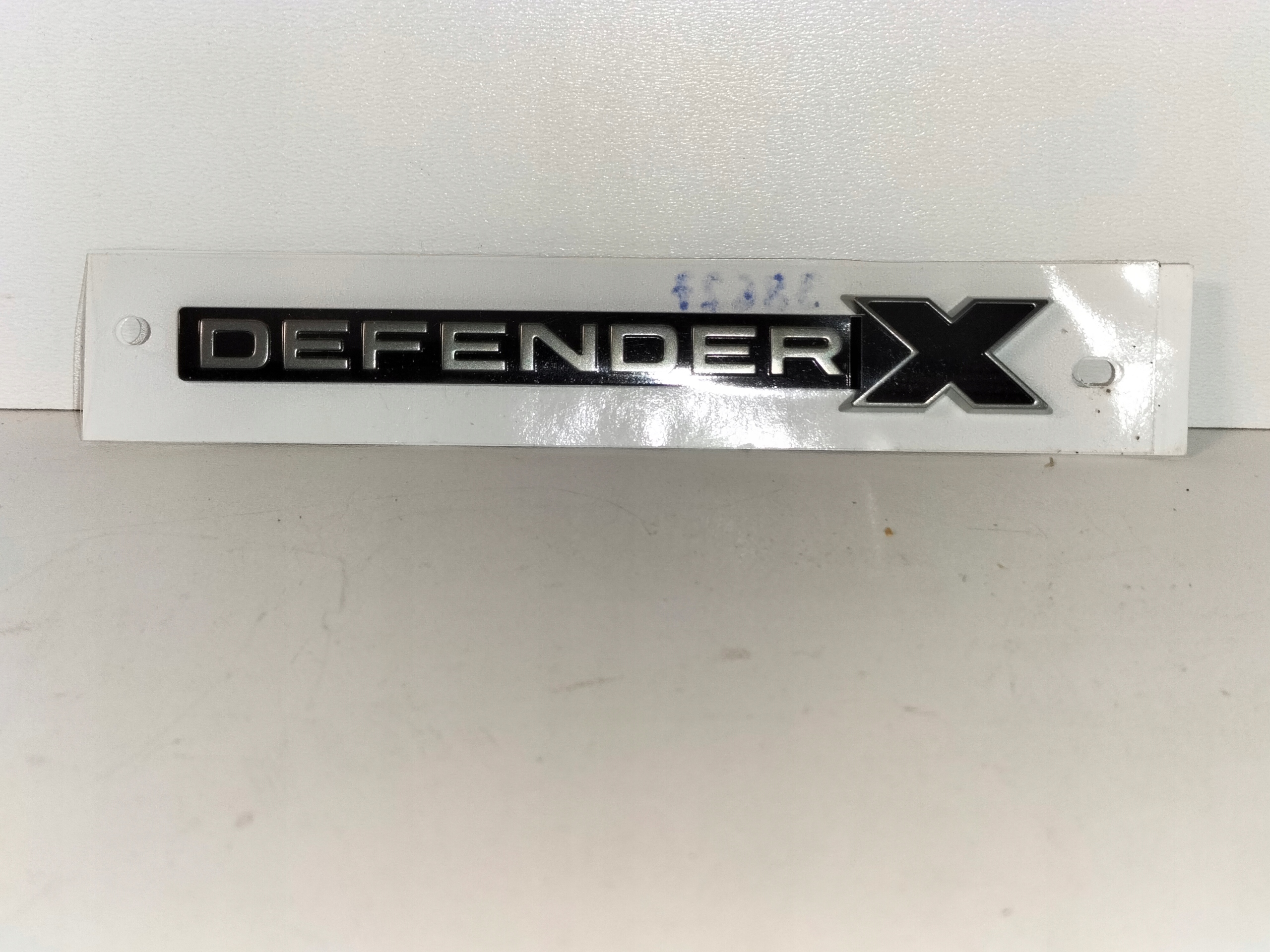 ZNAK EMBLEM LOGO ZADNEJ KAPOTY LAND ROVER DEFENDER X L663 19-