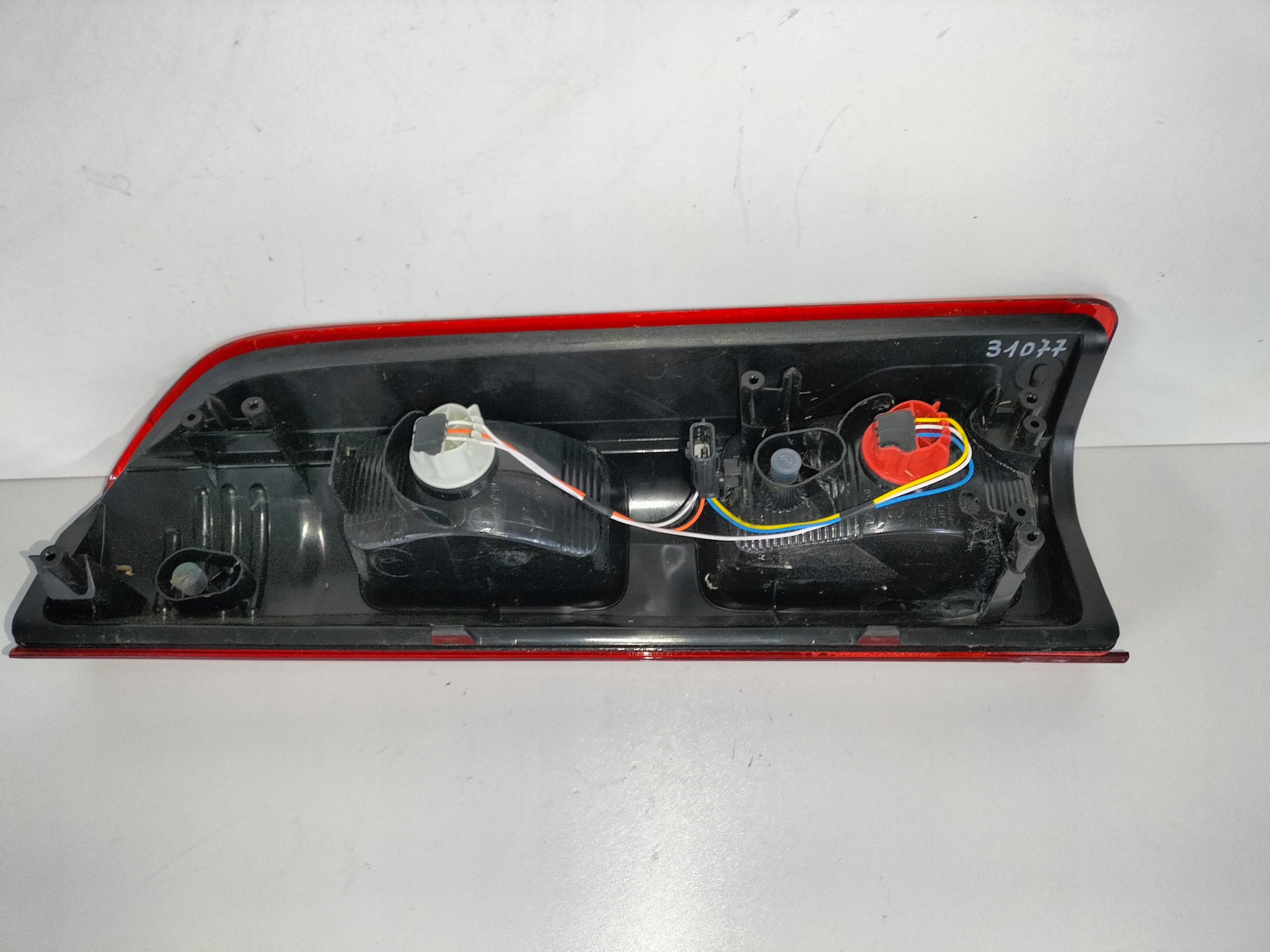 LAVE ZADNE SVETLO RENAULT TRAFIC III VIVARO B 14-