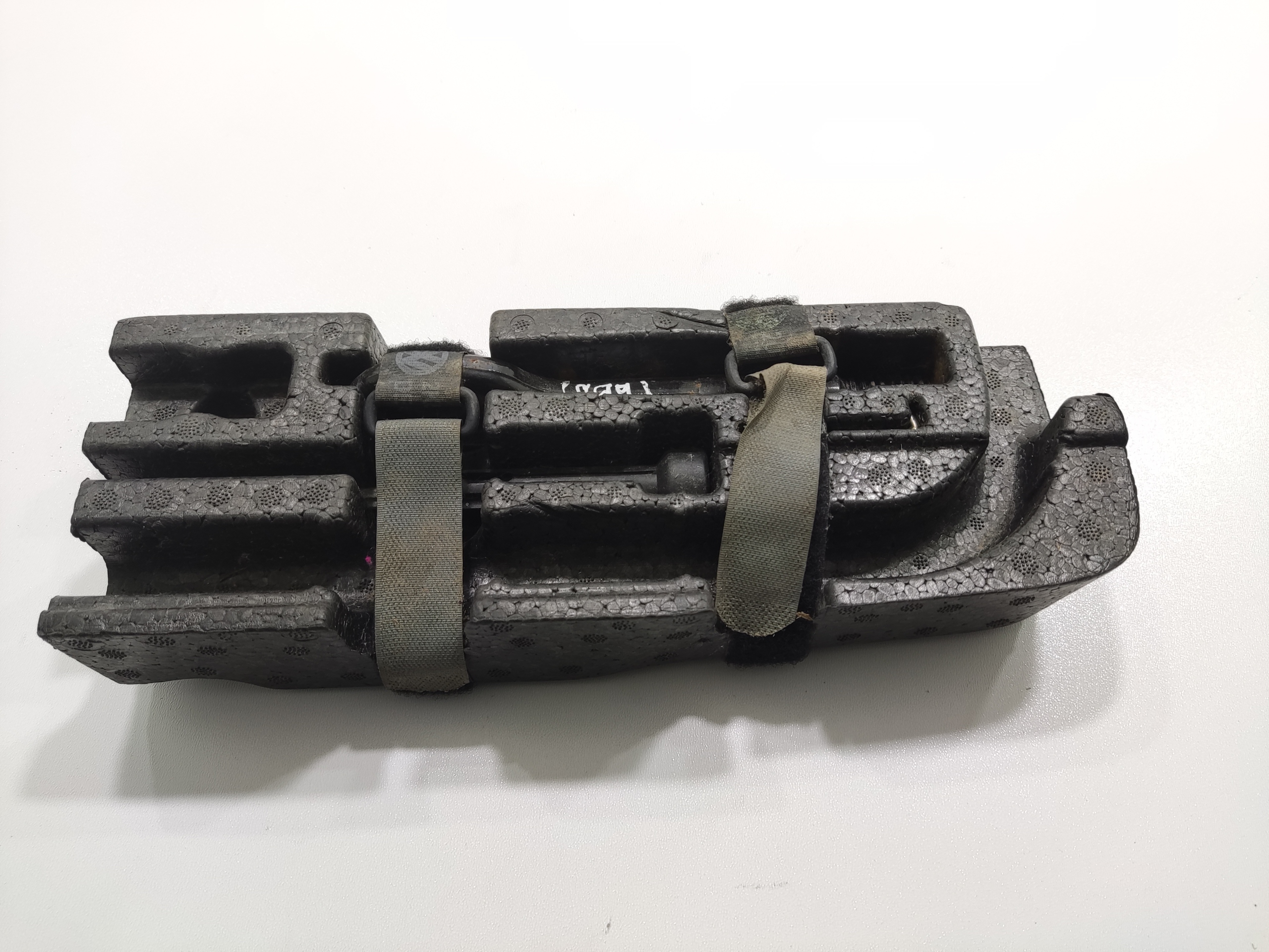 NOSIČ REZERVY POLYSTYRÉN  VW CADDY III IV 2K5 15- LIFT 2K5012113A