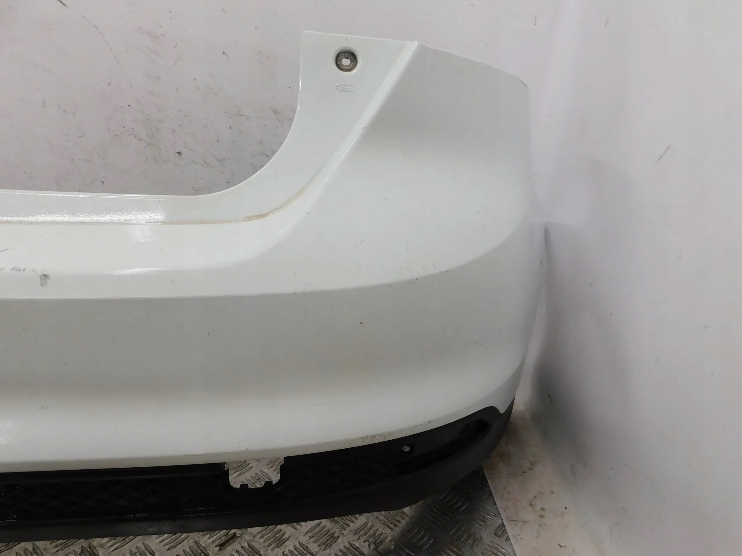 ZADNÝ NÁRAZNÍK FORD FOCUS 3 III MK3 HB