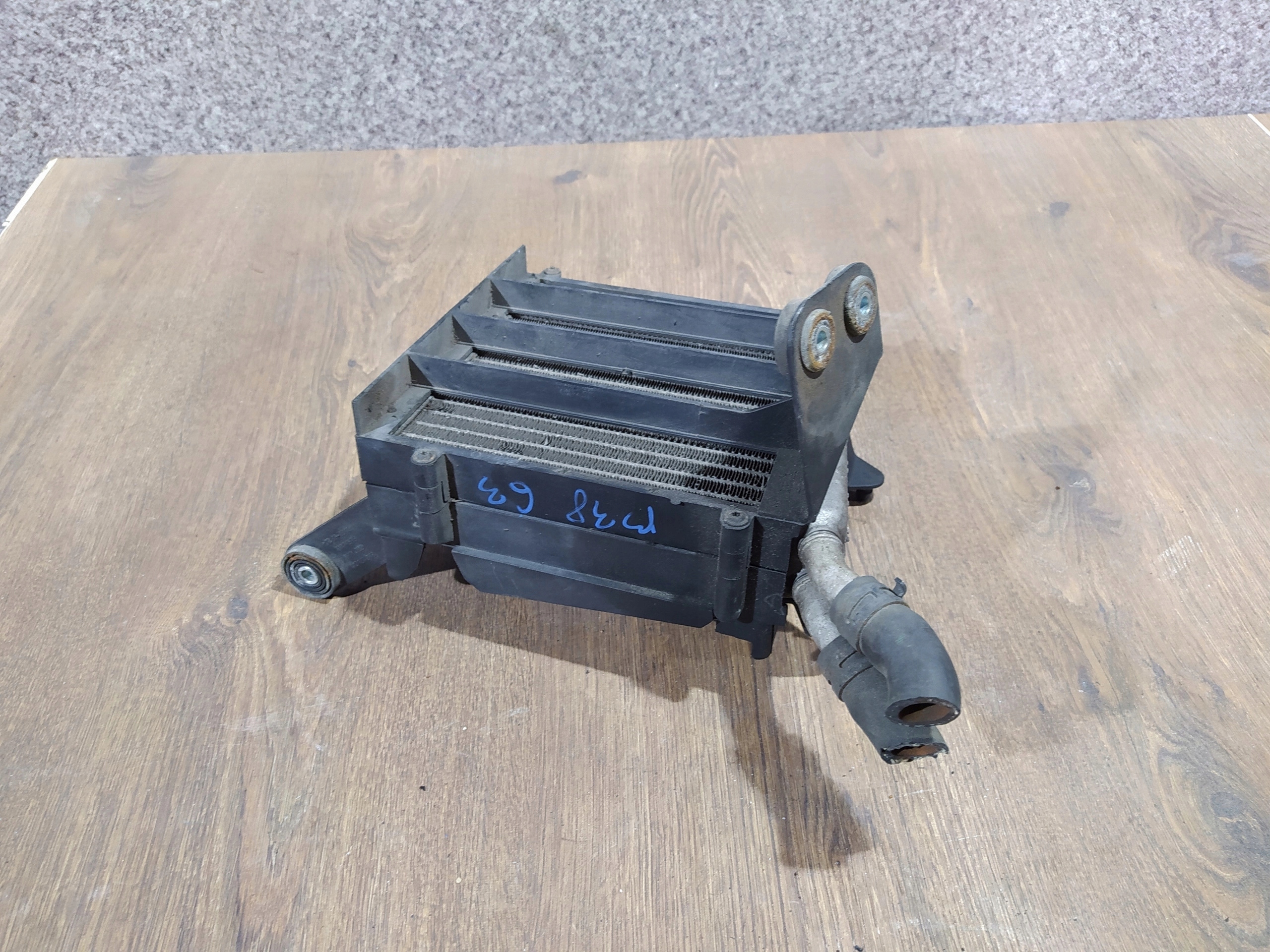 AUDI TT 8N 3.2 CHLADIC VODY 8n0121261