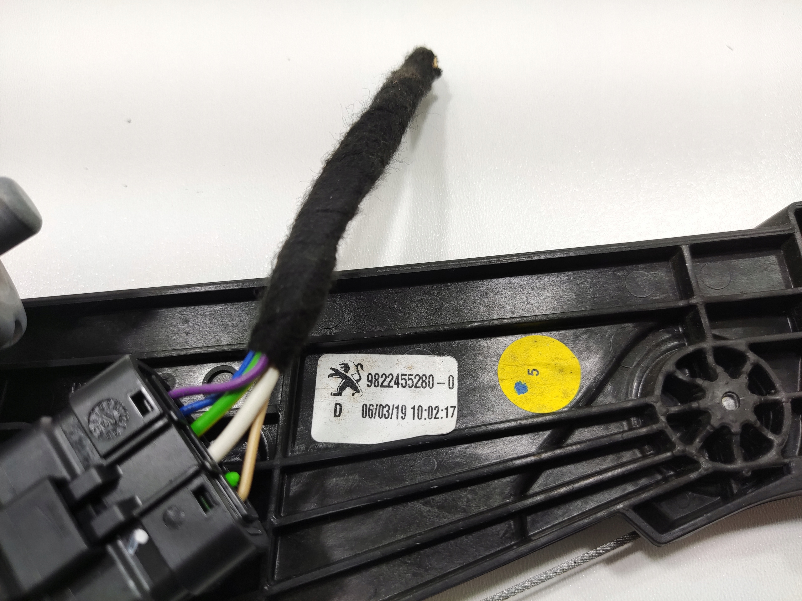 PRAVÝ ZADNÝ MECHANIZMUS SŤAHOVANIA OKNA CITROEN C5 AIRCROSS 9822455280