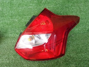 FORD FOCUS MK3 III 10- PRAVE ZADNE SVETLO FORD FOCUS MK3 III 10- PRAVE ZADNE SVETLO