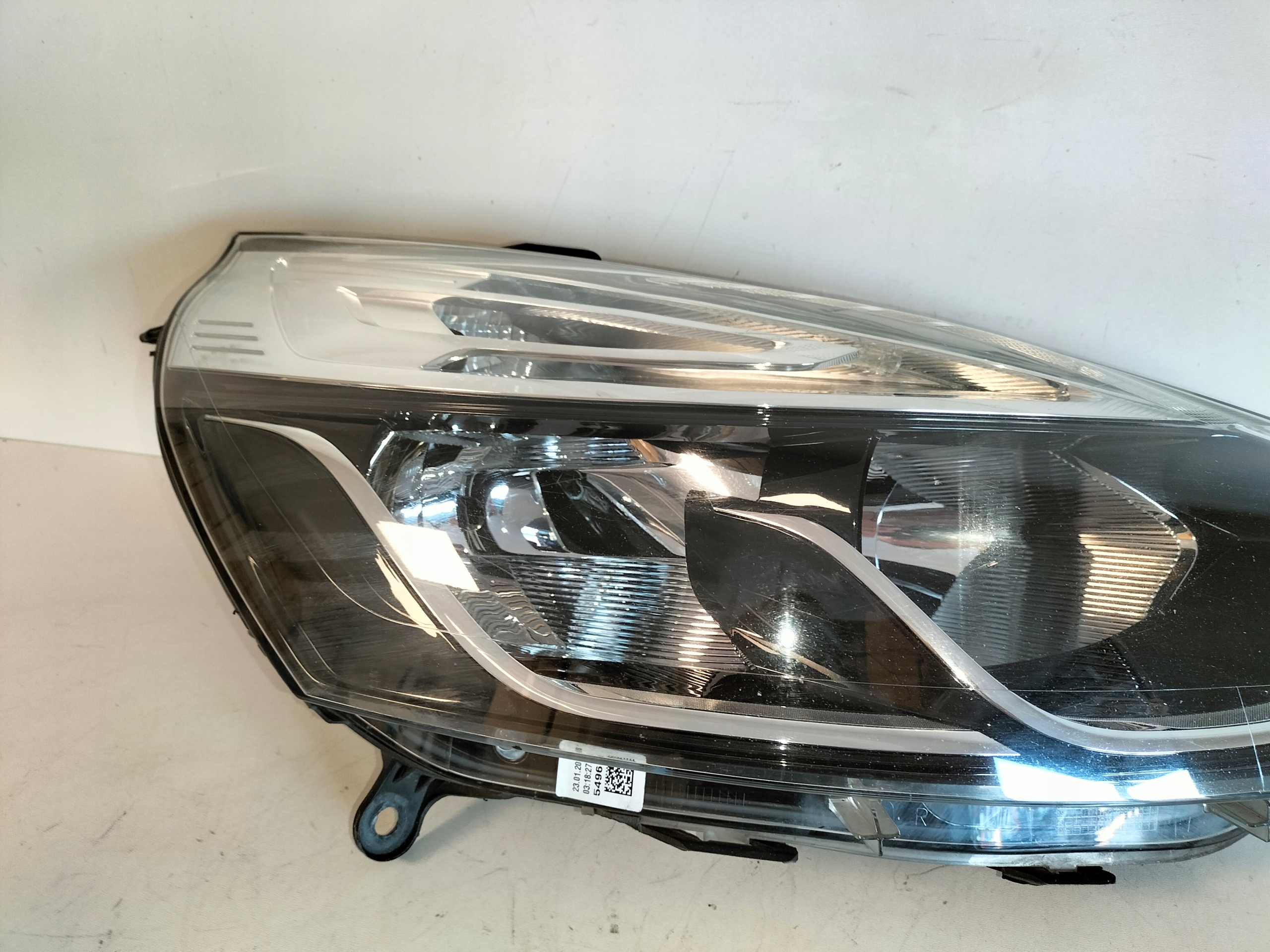 PRAVE PREDNE SVETLO RENAULT CLIO 4 IV LIFT 16-19