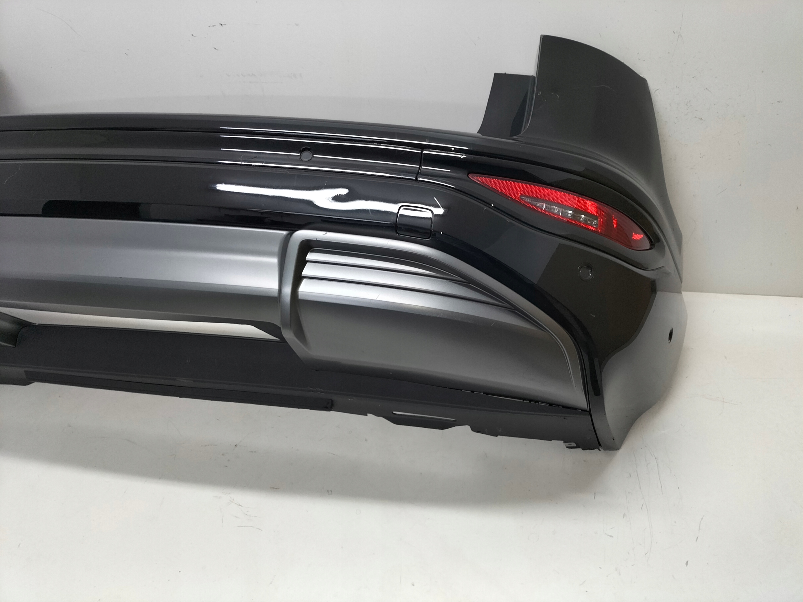ZADNÝ NÁRAZNÍK AUDI Q6 85H E-TRON 24-