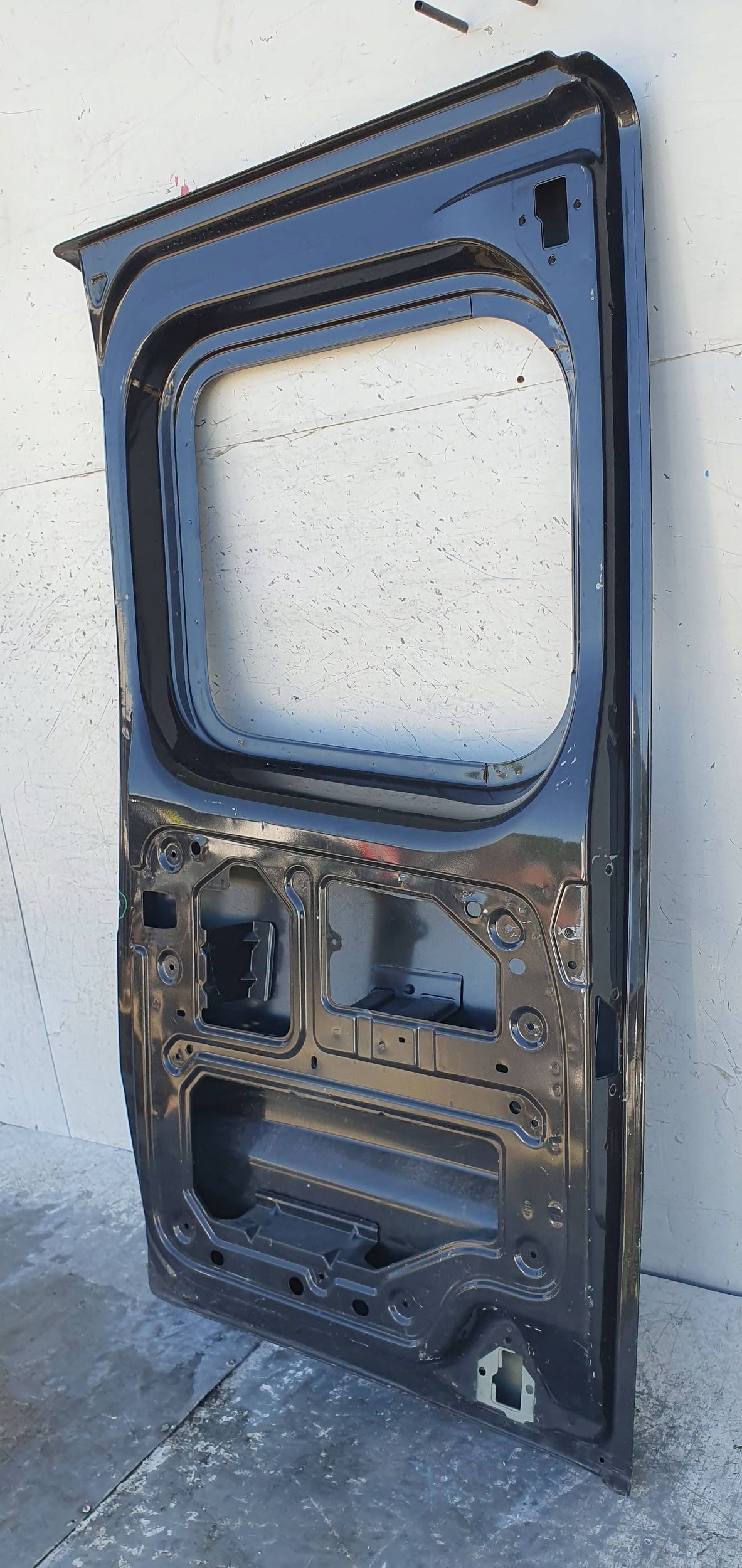 TRAFIC III VIVARO B TALENTO PRAVE ZADNE DVERE POD OKIENE