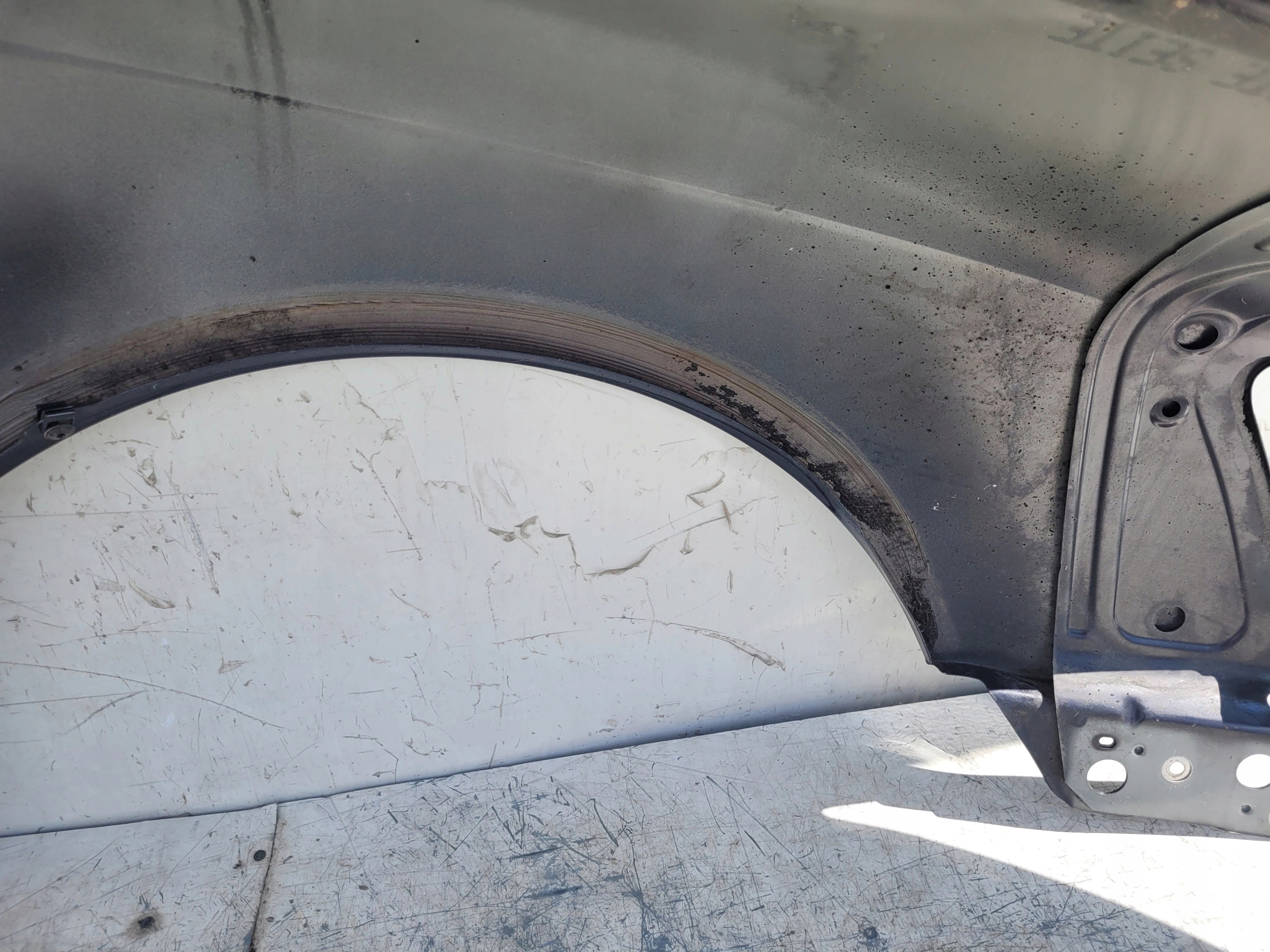 AUDI A6 C6 LIFT ĽAVÝ PREDNÝ BLATNÍK