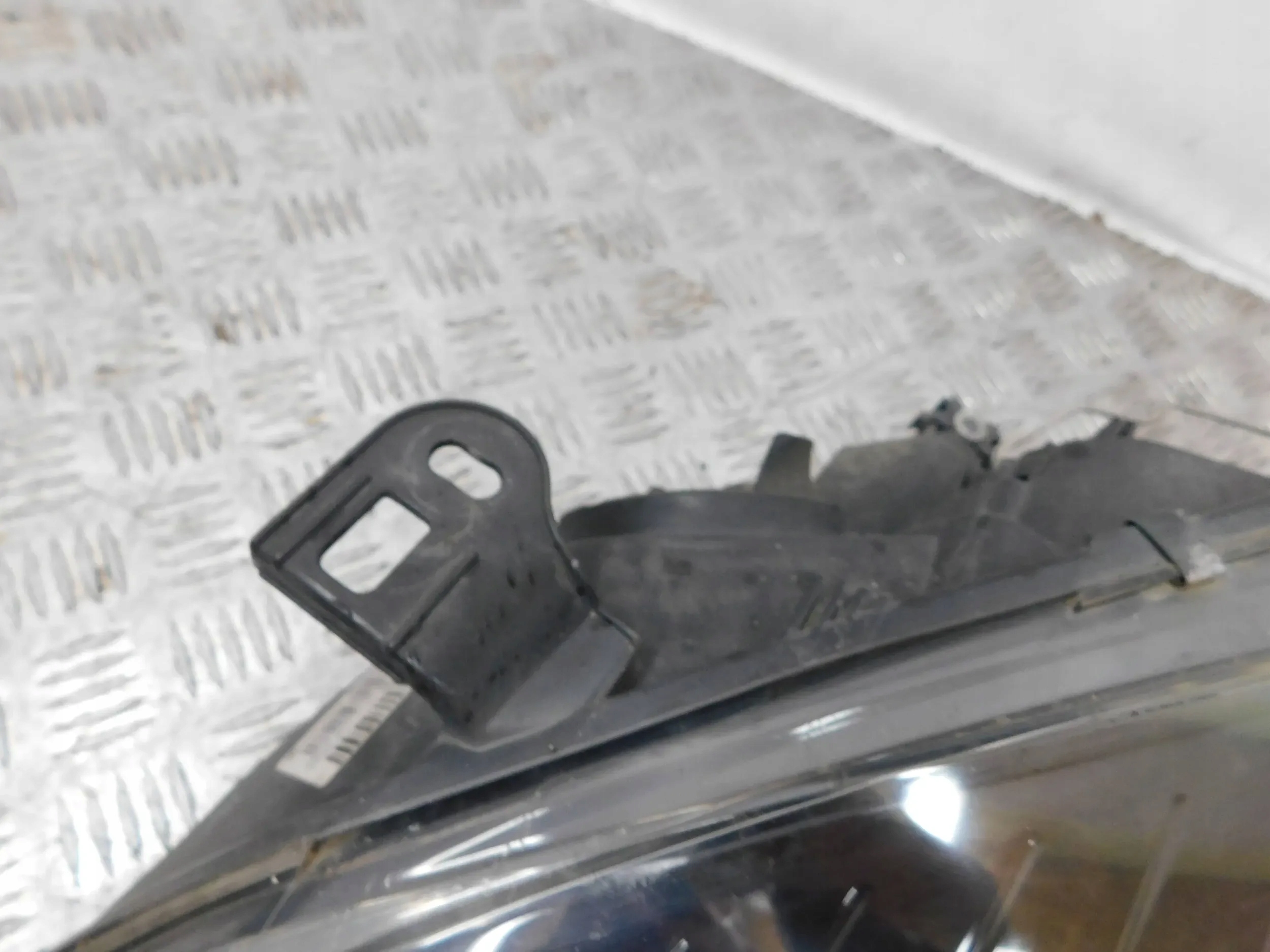 LAVE PREDNE SVETLO RENAULT MEGANE III 3 08-