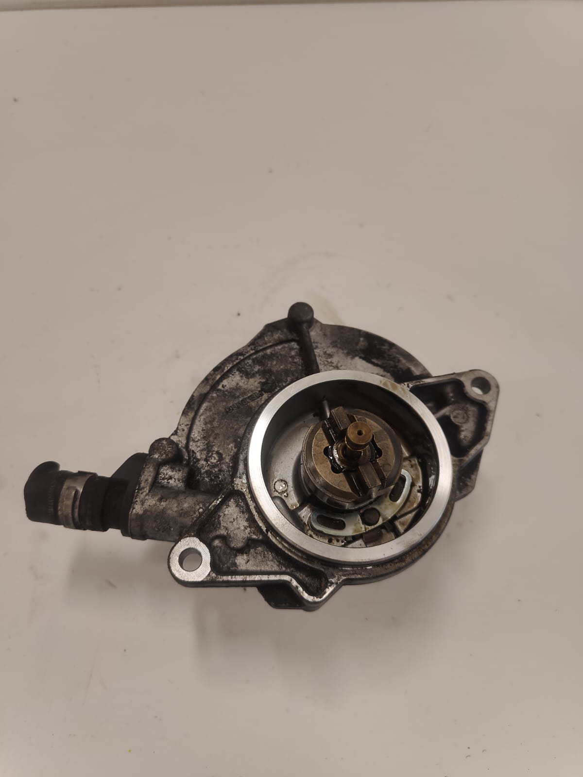 Audi 3.0 tdi 057145100AE PODTLAKOVÉ ČERPADLO
