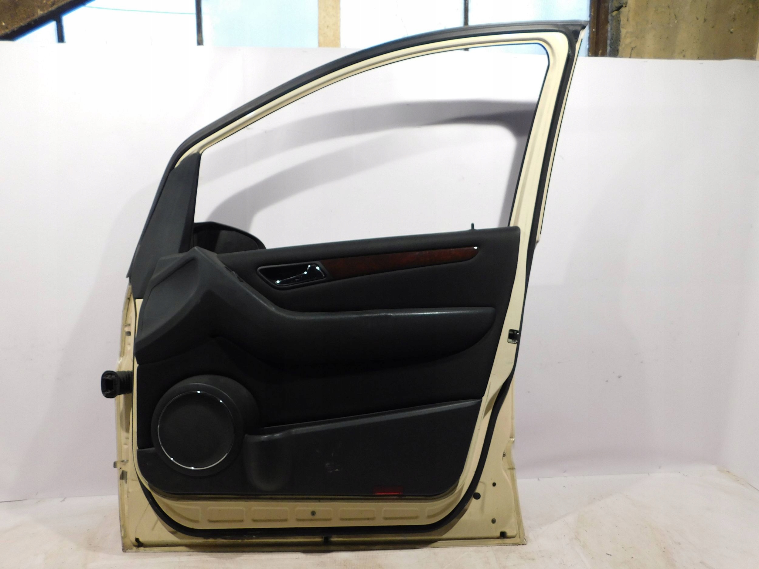 PRAVE PREDNE DVERE MERCEDES B KLASA W245