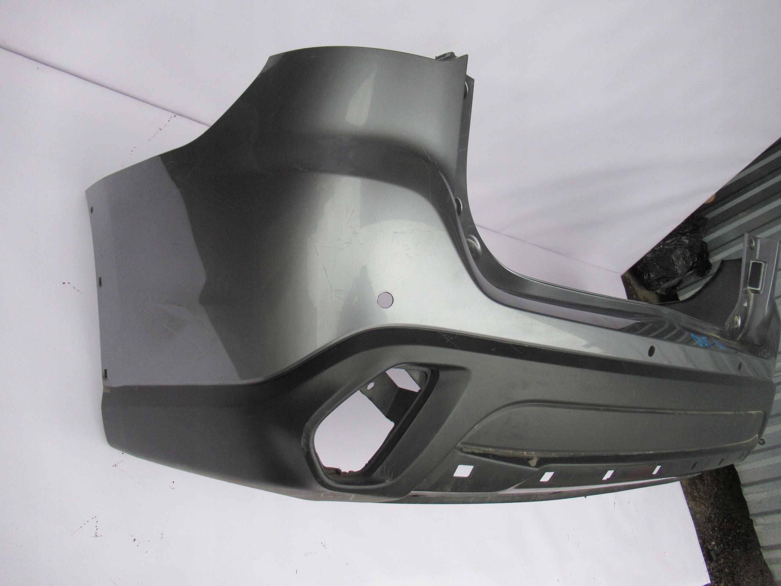 ZADNÝ NÁRAZNÍK MITSUBISHI OUTLANDER III 12-15