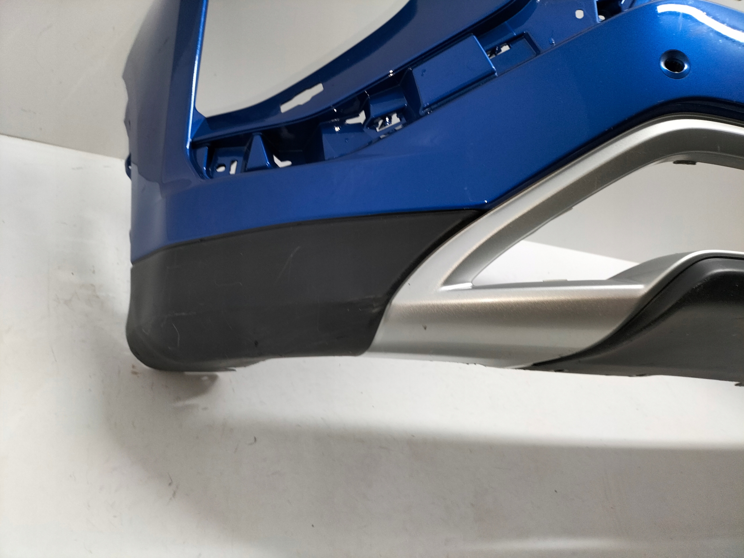 PREDNÝ NÁRAZNÍK MITSUBISHI ECLIPSE LIFT 21-