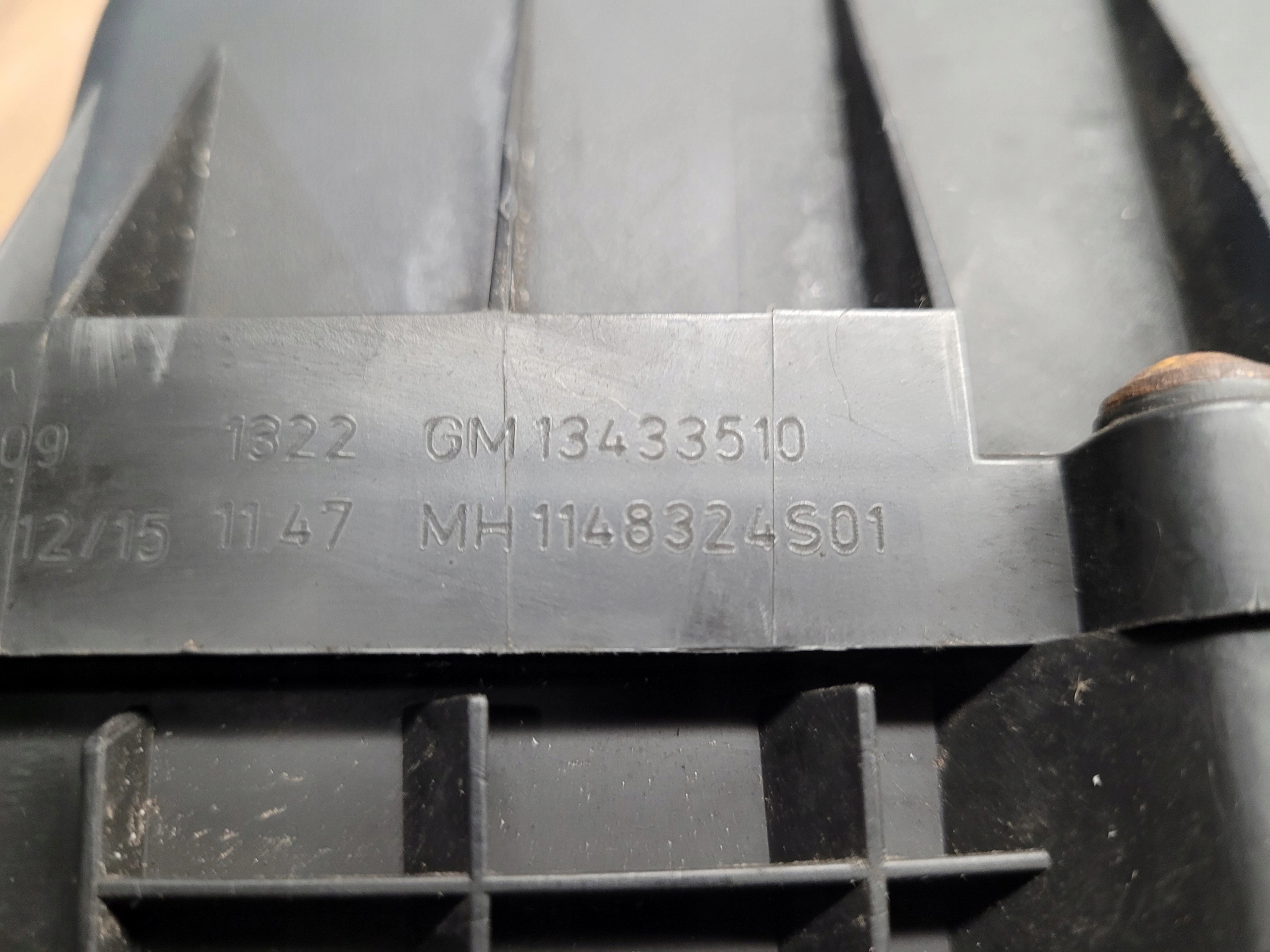 OPEL CORSA E 14-19 1.4 OBAL VZDUCHOVÉHO FILTERA 13433510