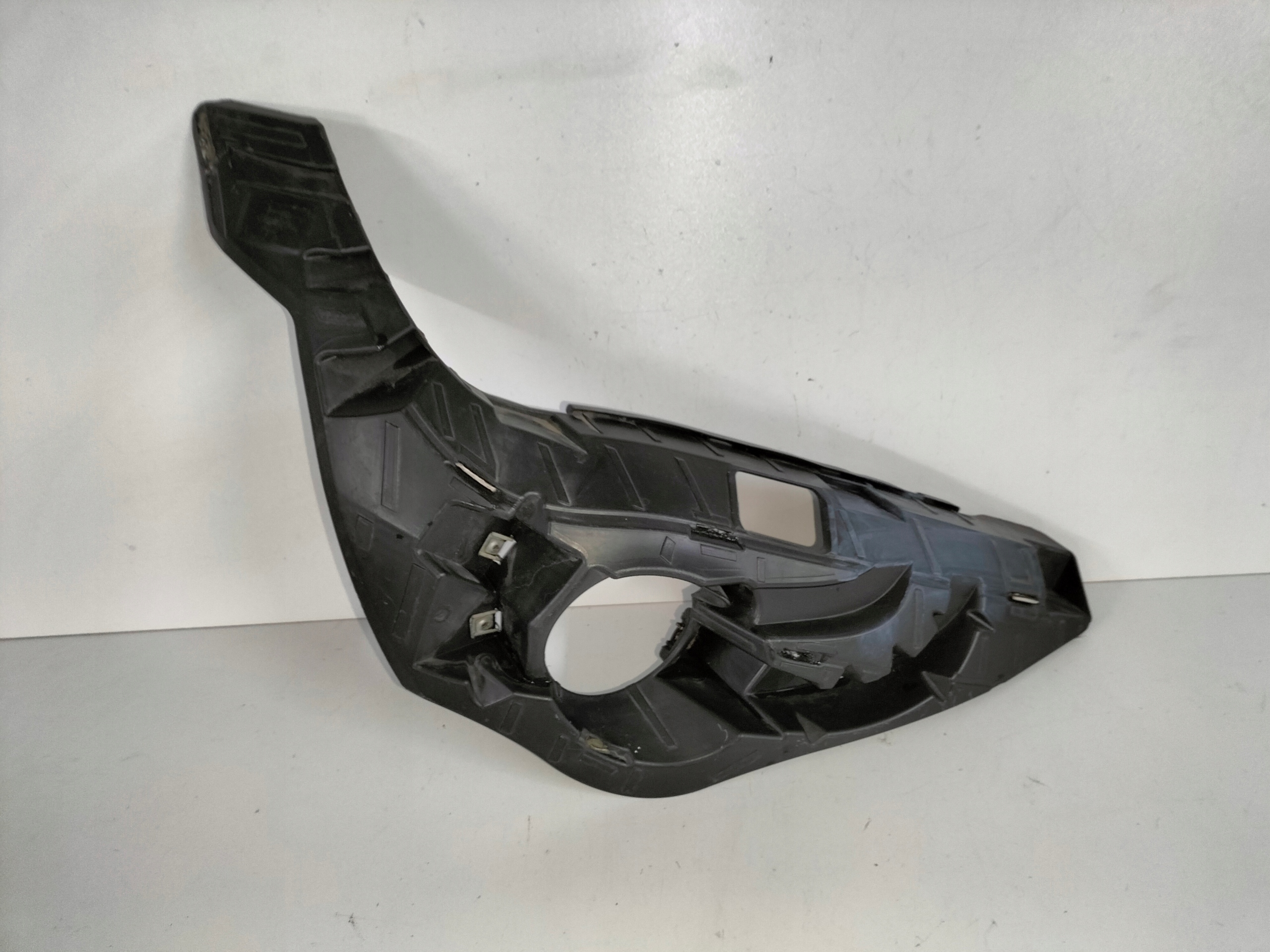 DRZIAK PREDNEHO NARAZNIKA PRAVY BMW X1 E84 LIFT 12-15