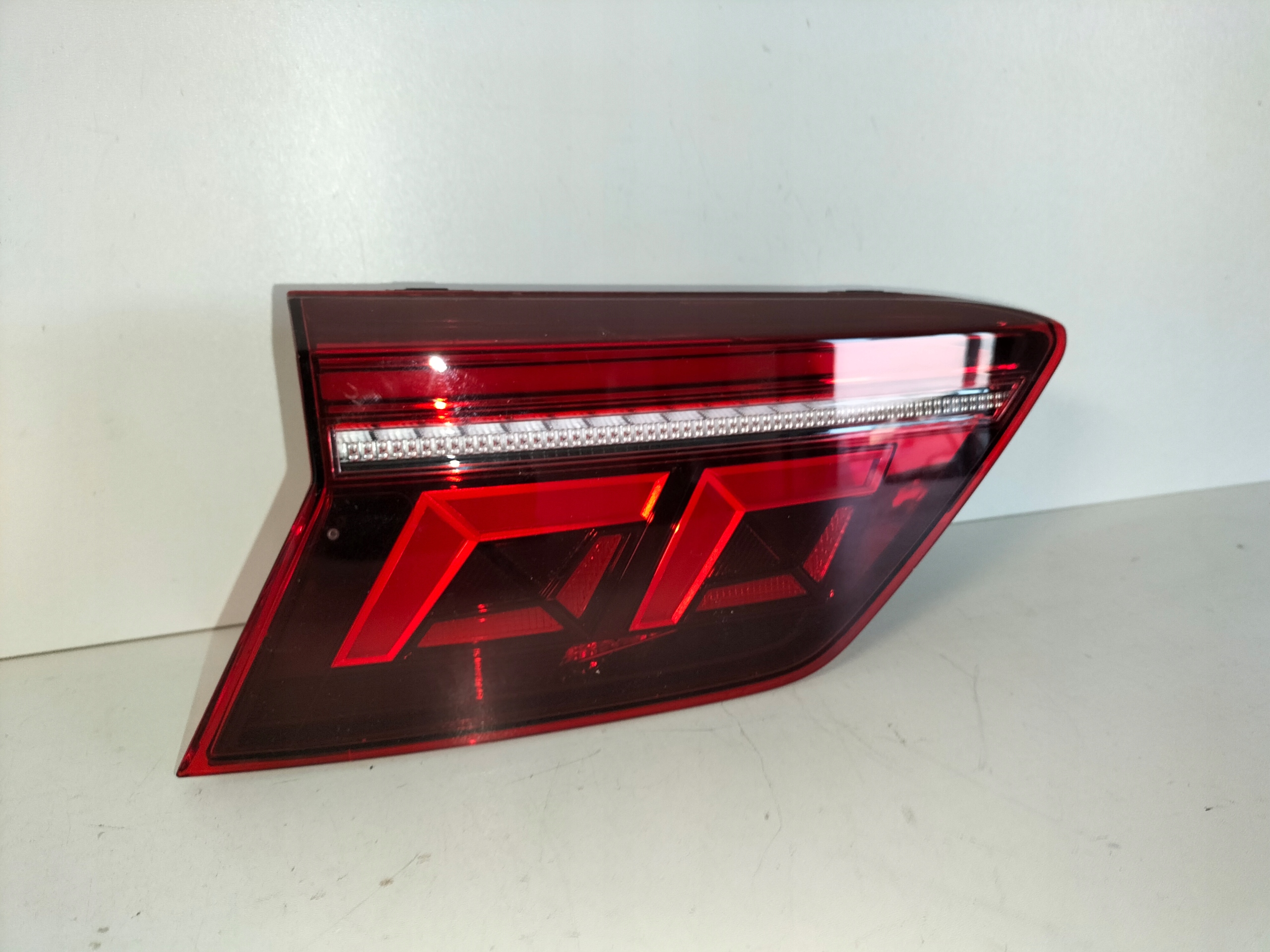 LAVE ZADNE SVETLO VW TIGUAN II 5NA LIFT 20- LED IQ LIGHT