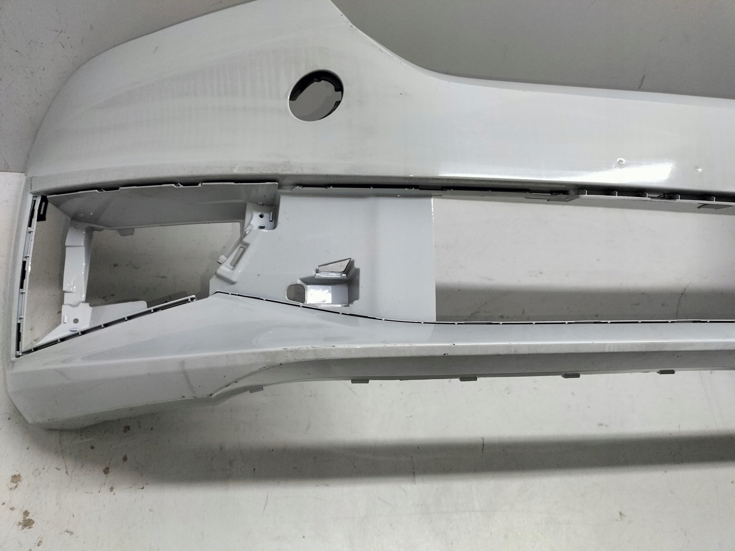 PREDNÝ NÁRAZNÍK SKODA FABIA 4 IV 21-