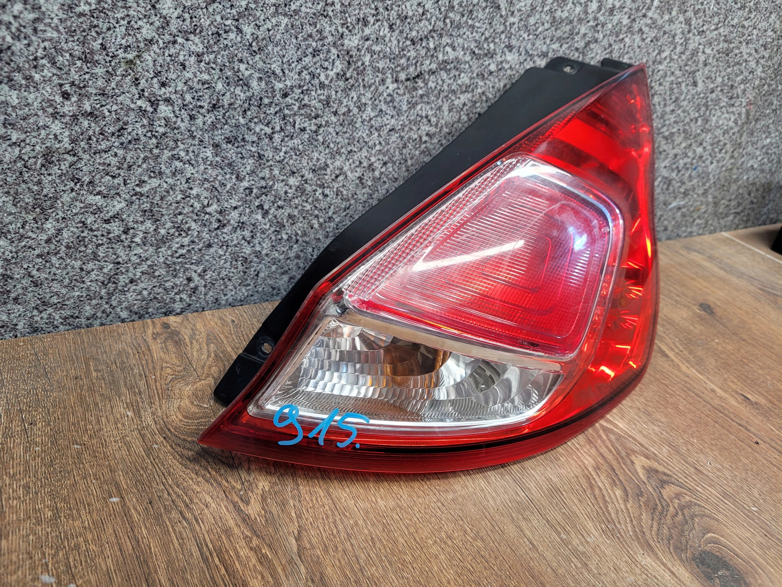 FORD FIESTA MK7 PRAVE ZADNE SVETLO C1BB-13404-AE