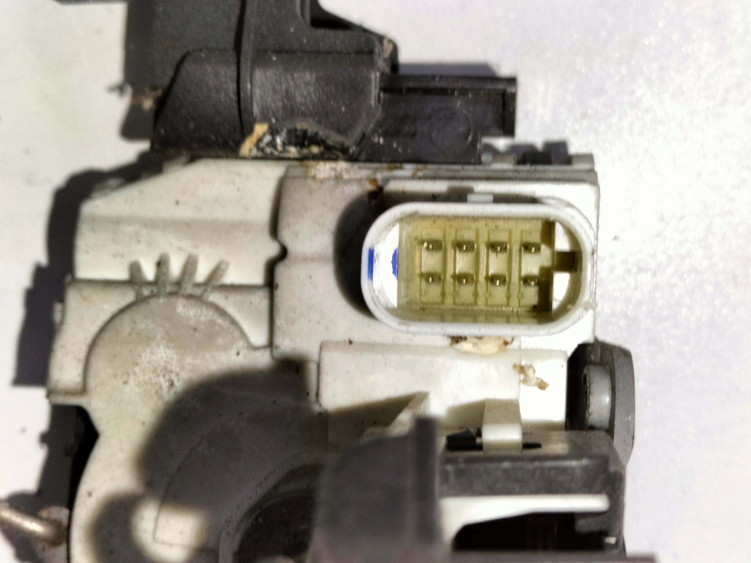 ZÁMOK PRAVÝCH PREDNÝCH DVERÍ MERCEDES E KLASA W 207 09-