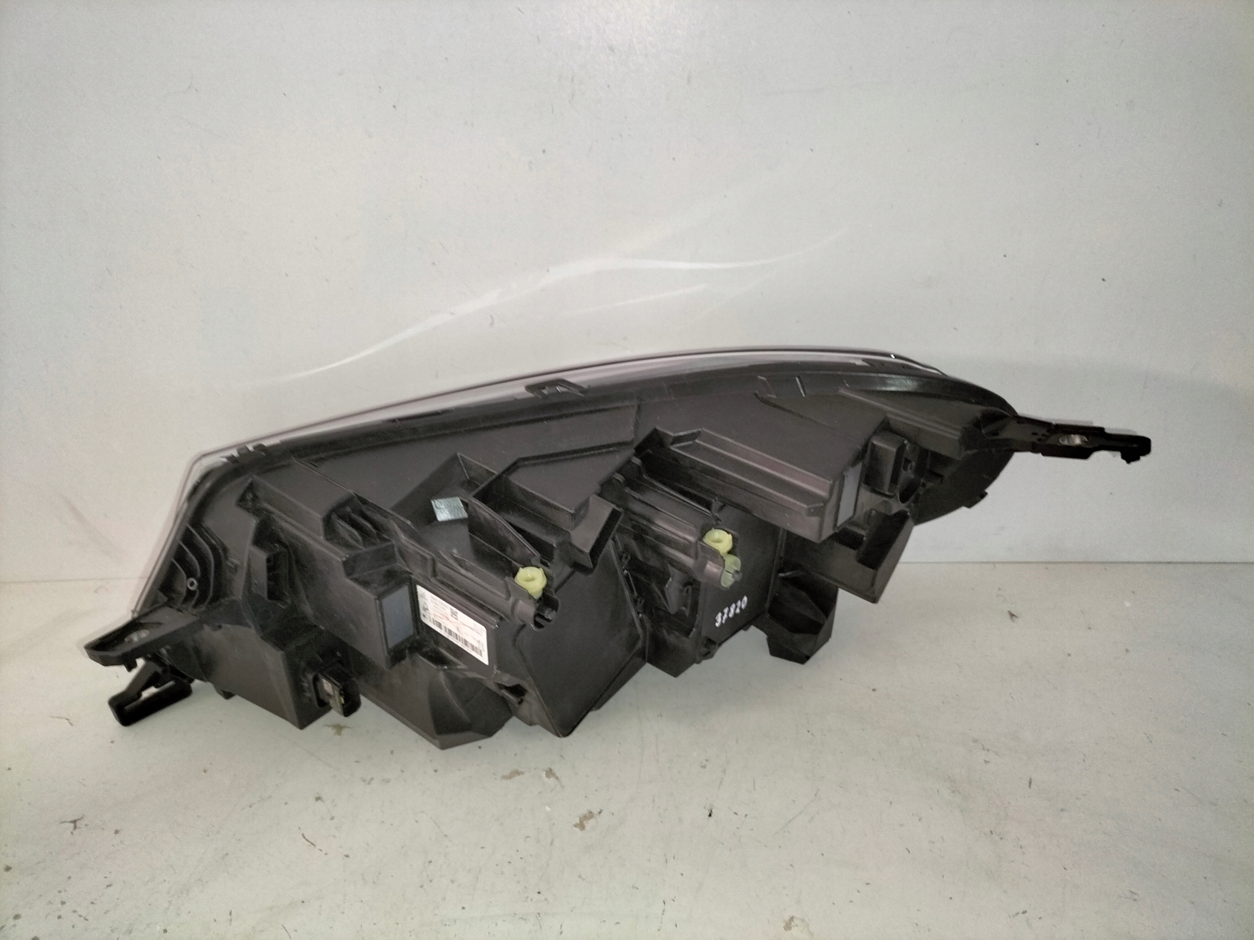 PRAVE PREDNE SVETLO PEUGEOT EXPERT IV TRAVELLER 24- FULL LED