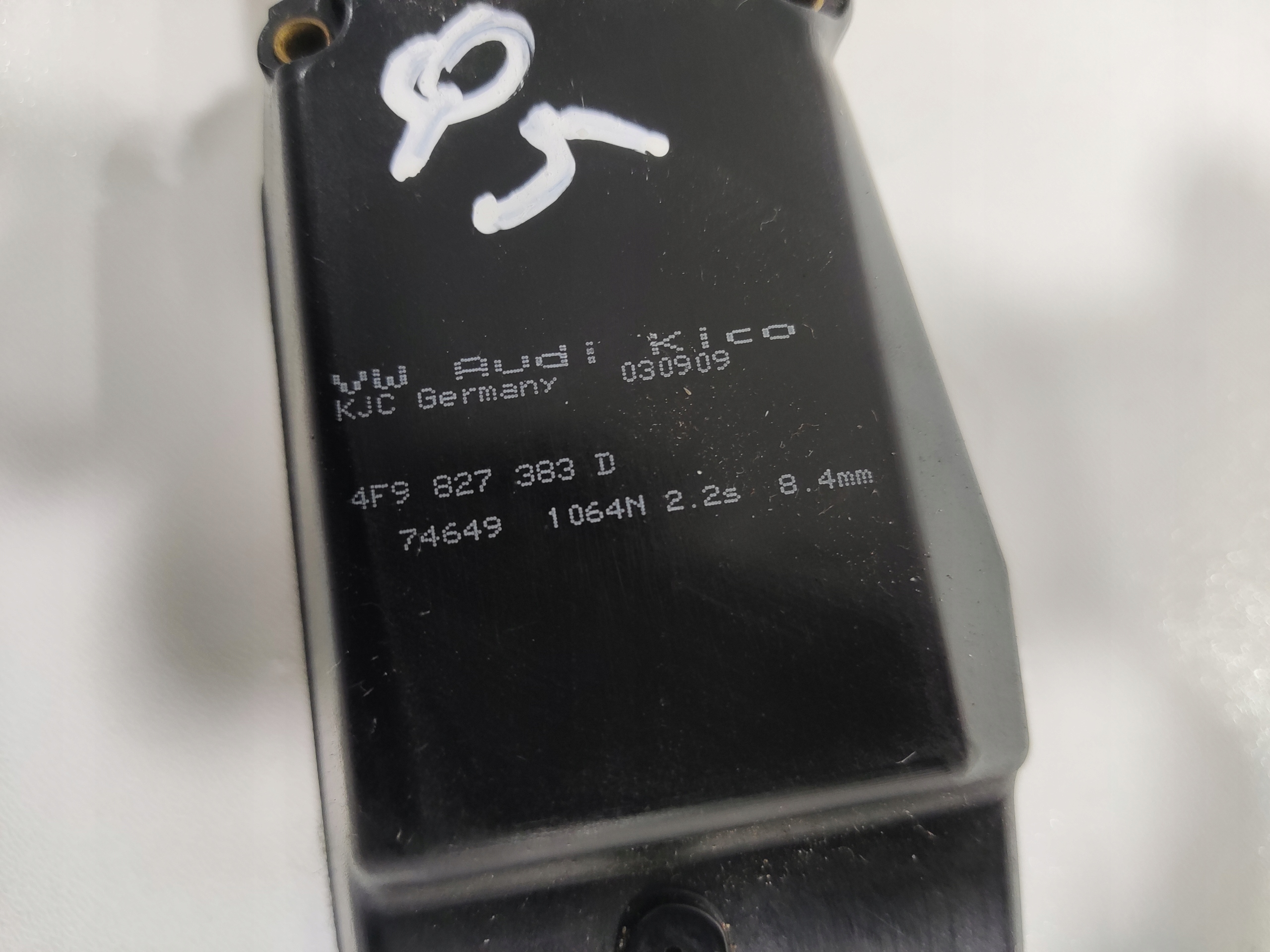 ZÁMOK ZADNEJ KAPOTY ZAD ZADNEJ AUDI Q5 I 8R 4F9827383D 2008-2012