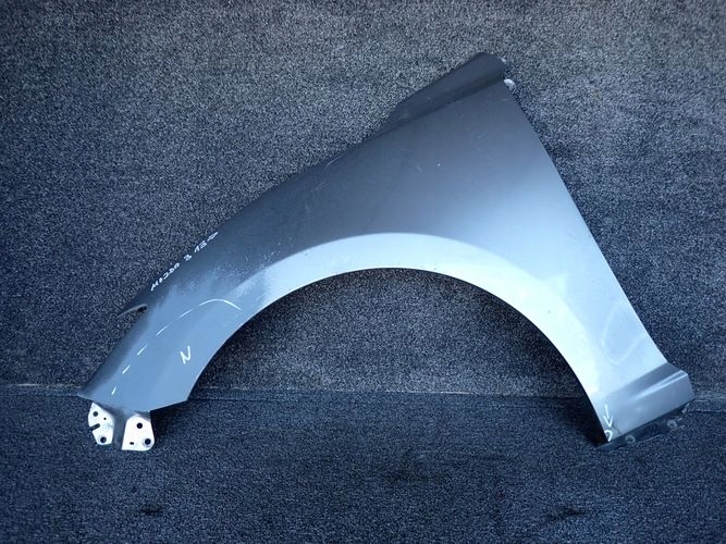 MAZDA 3 13- ĽAVÝ PREDNÝ BLATNÍK