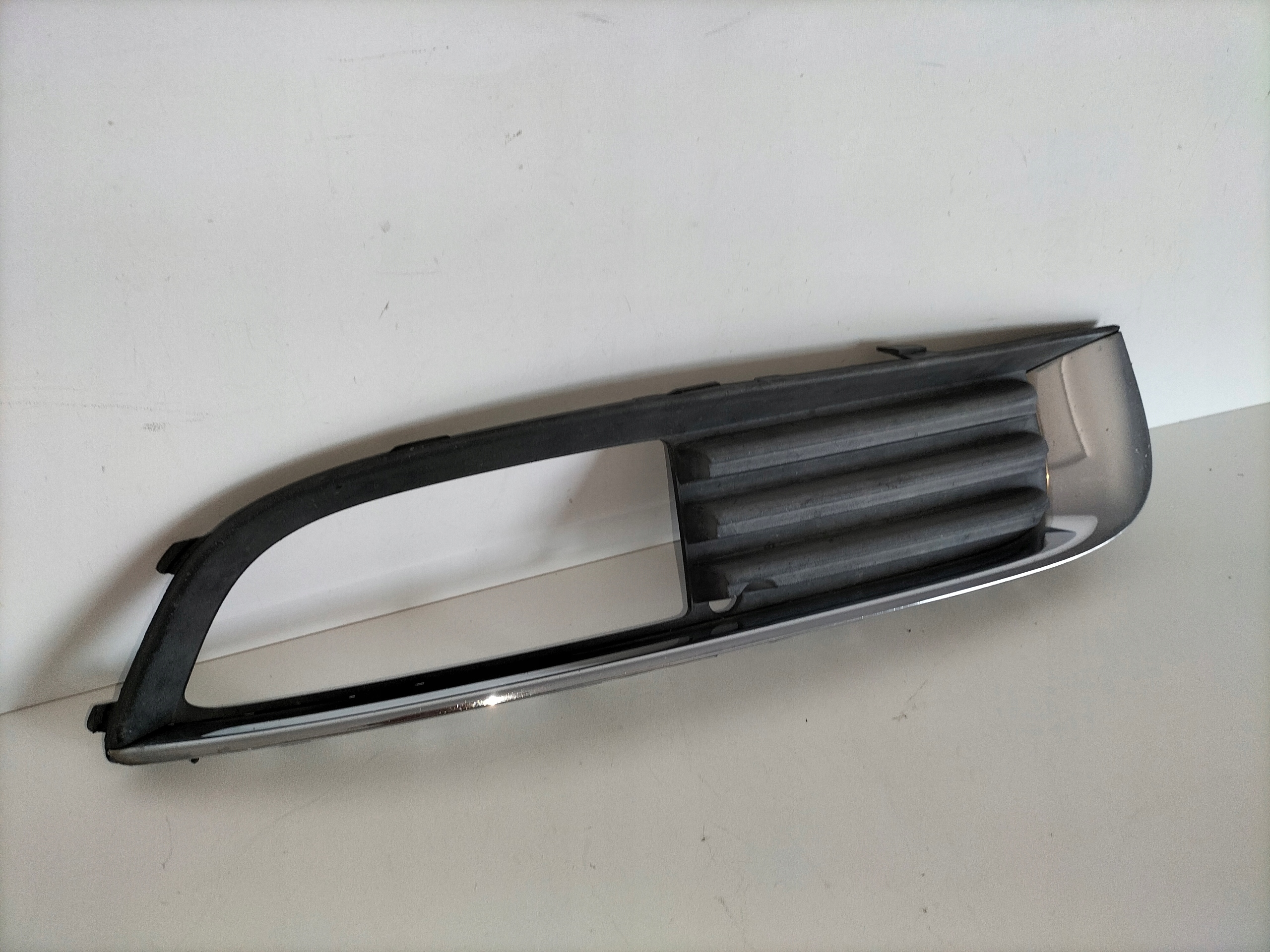 KRYTKA MRIEZKA PREDNEHO NARAZNIKA PRAVA OPEL INSIGNIA A 08-13
