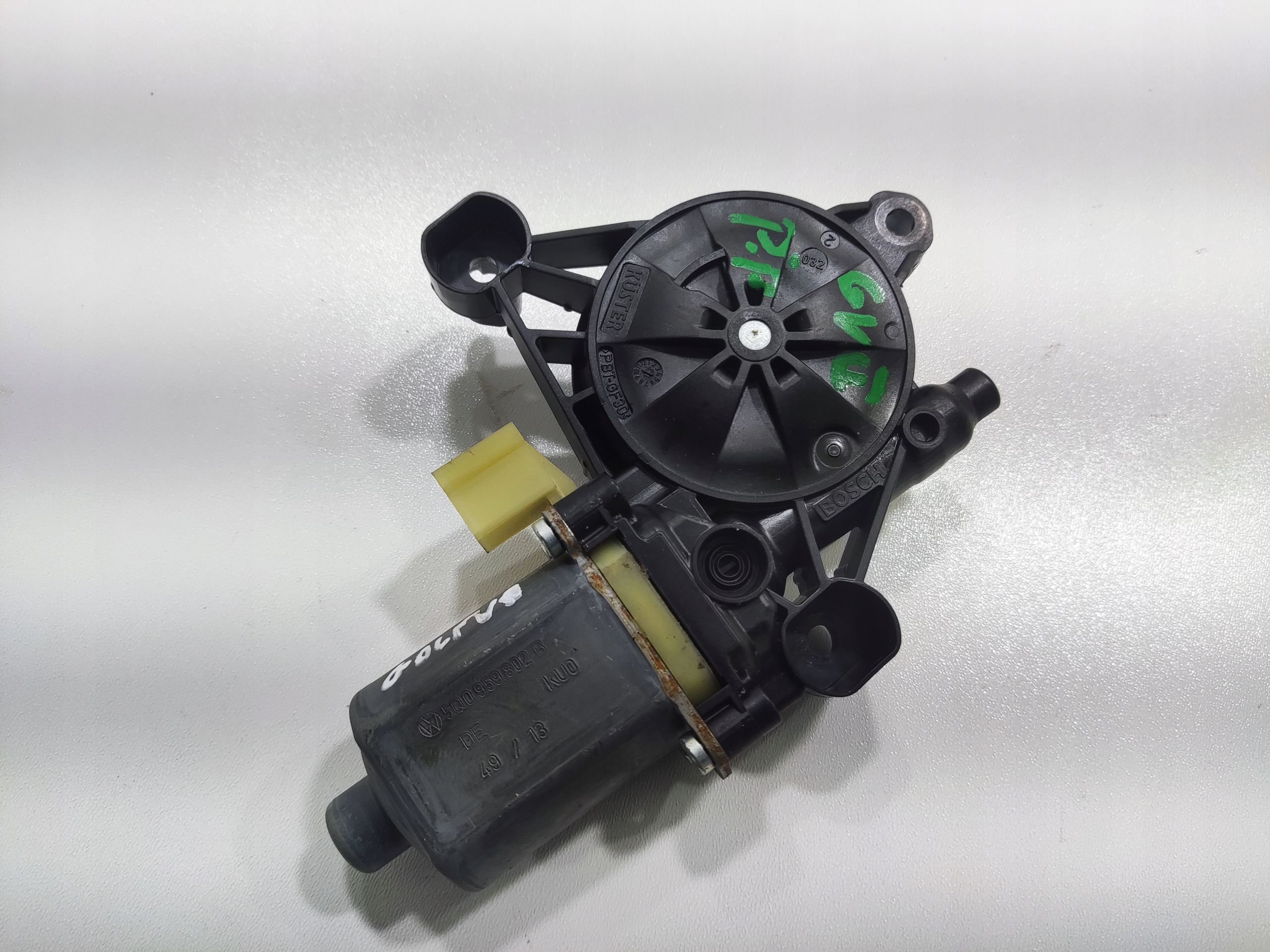 MOTORČEK OKNA PRAVE PREDNE DVERE VOLKSWAGEN GOLF VII 5Q0959802B 2012-2016