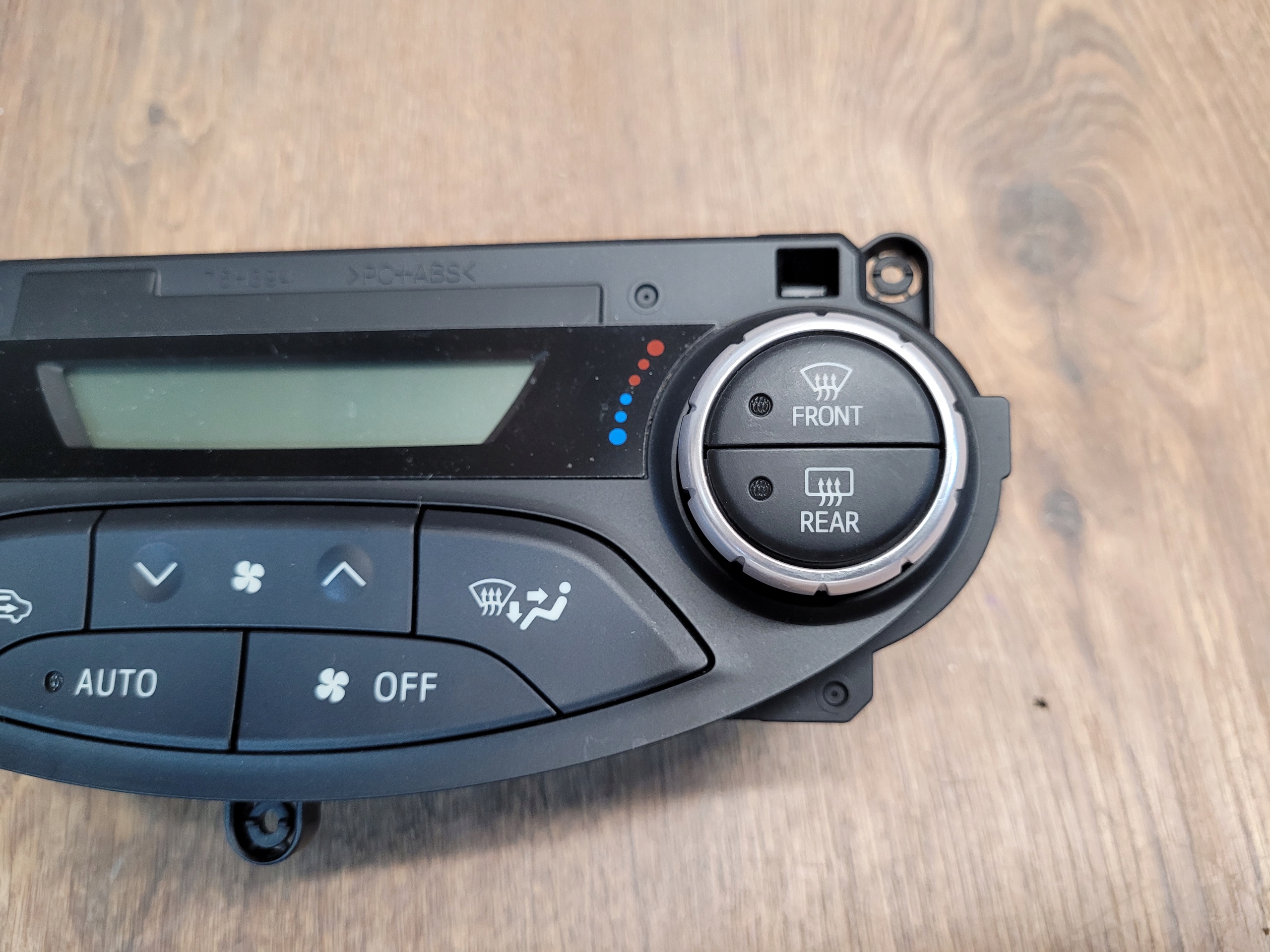 TOYOTA YARIS III OVLADANIE KURENIA 55900-0D820