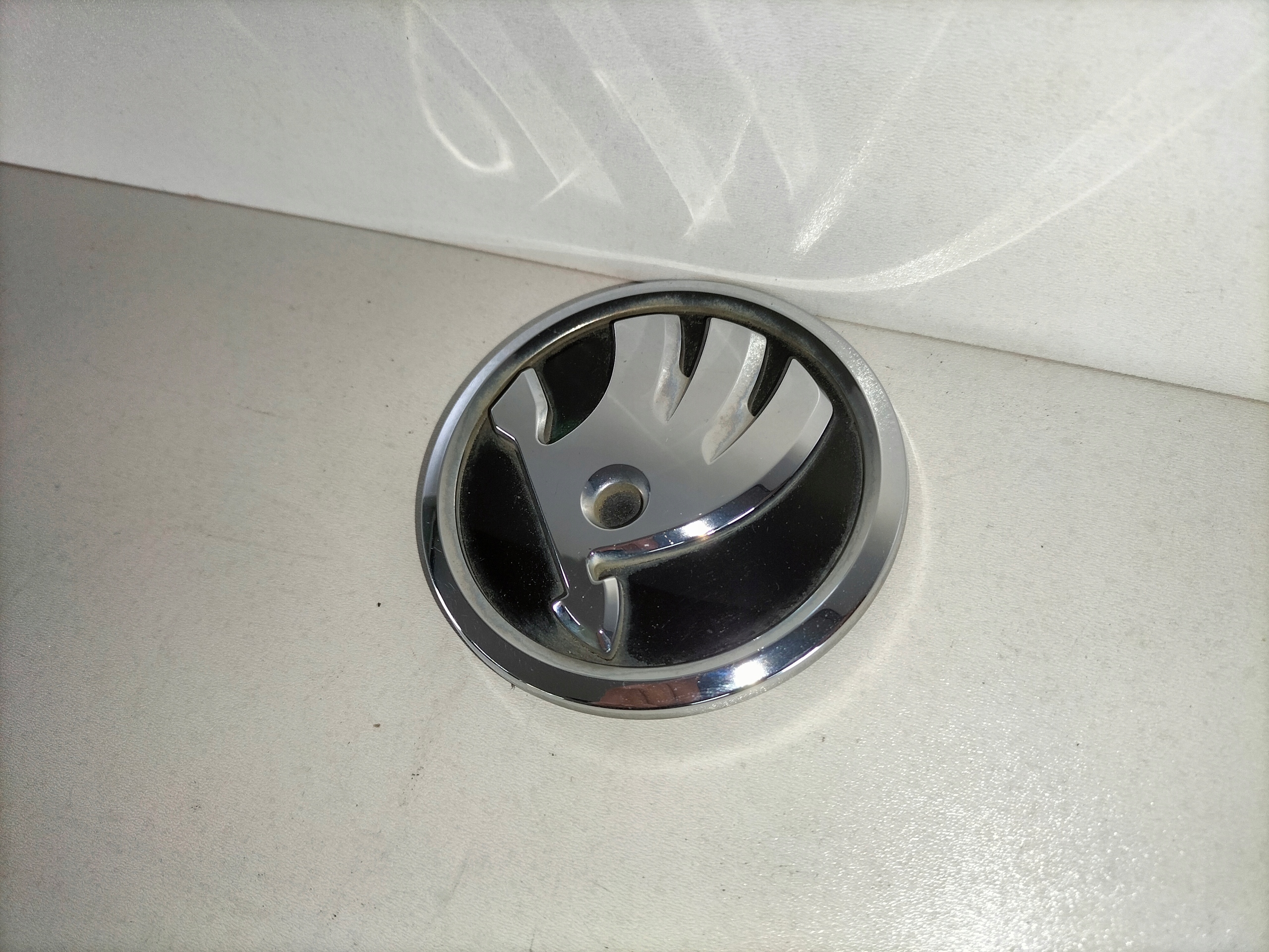 ZADNY ZNAK LOGO SKODA FABIA III 14-