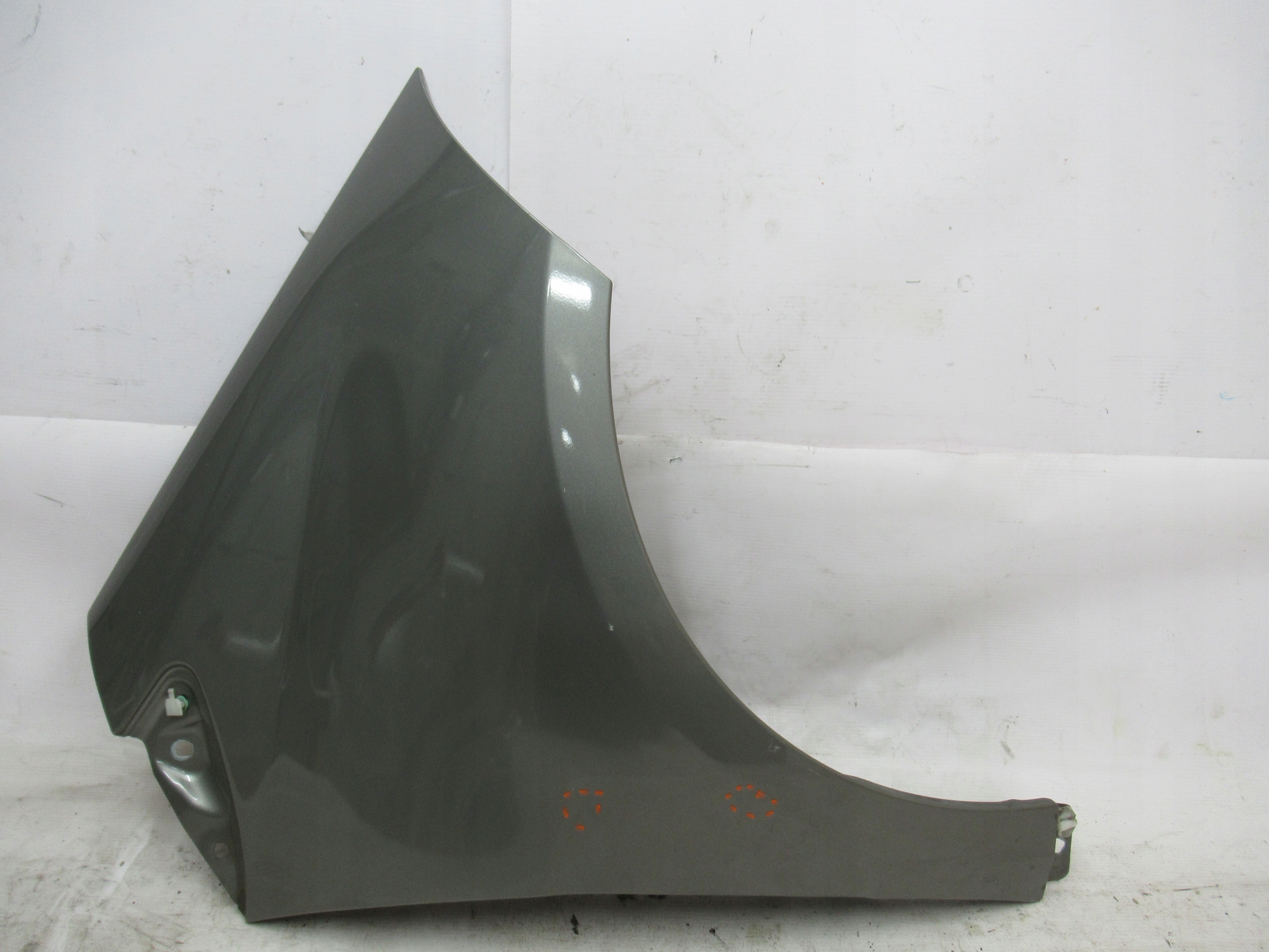 PRAVÝ PREDNÝ BLATNÍK MERCEDES A KLASA W169