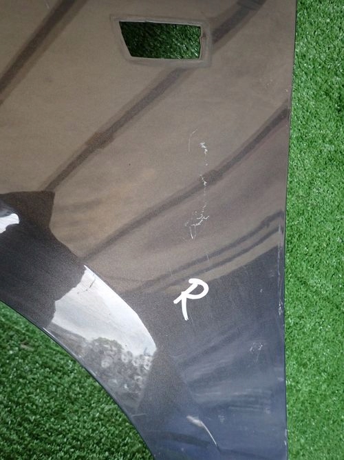 OPEL CORSA E ĽAVÝ PREDNÝ BLATNÍK