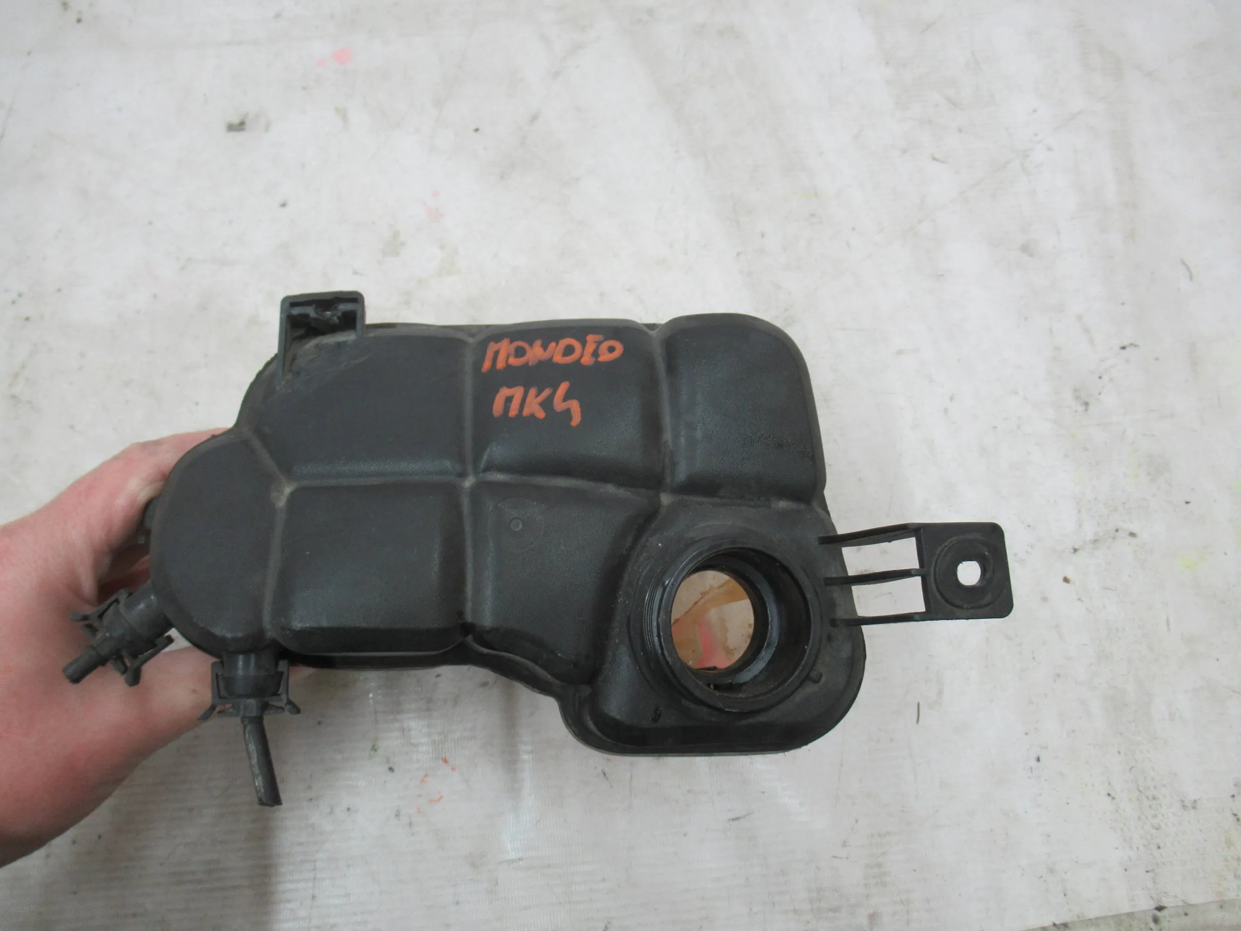 VYROVNAVACIA NADOBKA FORD MONDEO MK4 2.0 TDCI