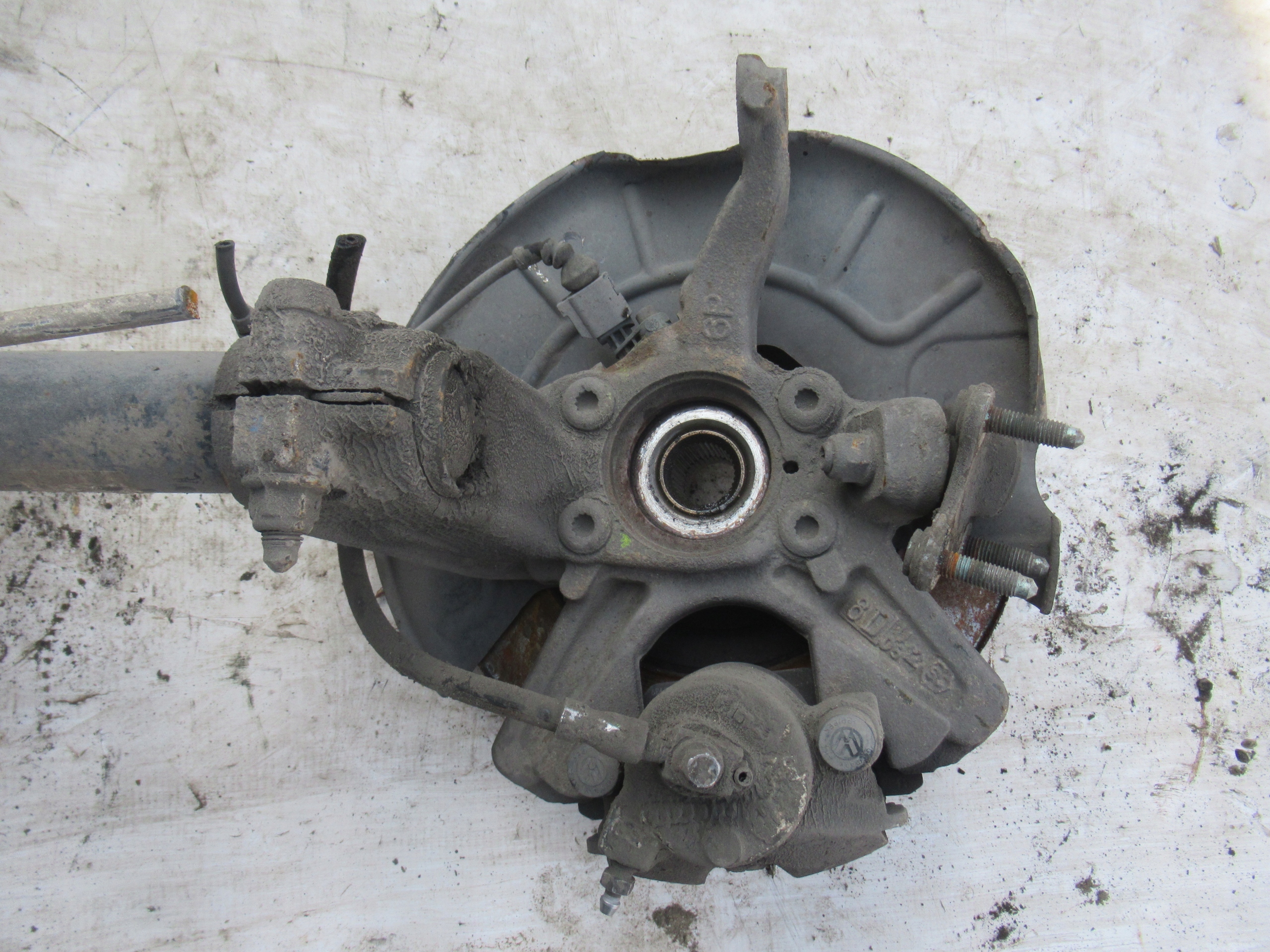 PRAVÝ OTOČ MCPHERSON VW TOURAN I 2.0 BENZIN