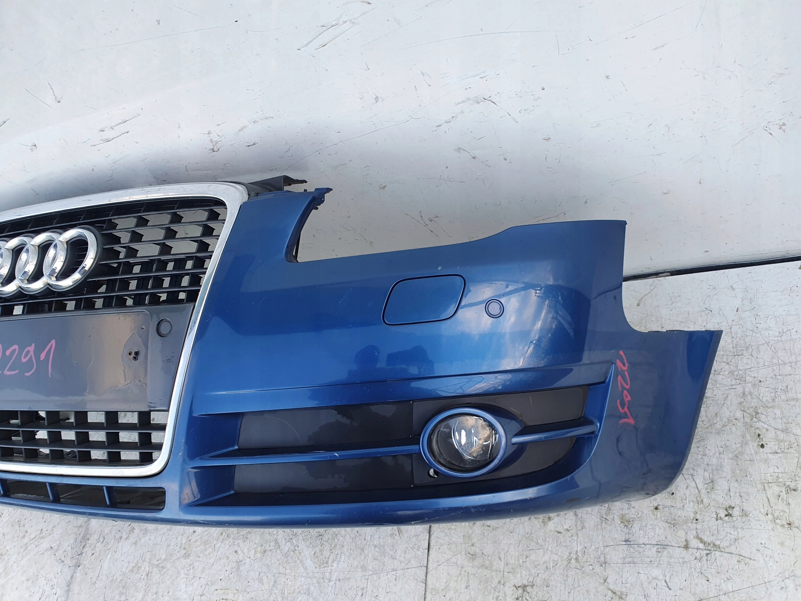 AUDI A4 B7 XENON PDC PREDNÝ NÁRAZNÍK