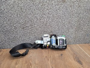 MERCEDES W204 PRAVY PREDNY BEZPECNOSTNY PAS 607565100E MERCEDES W204 PRAVY PREDNY BEZPECNOSTNY PAS 607565100E