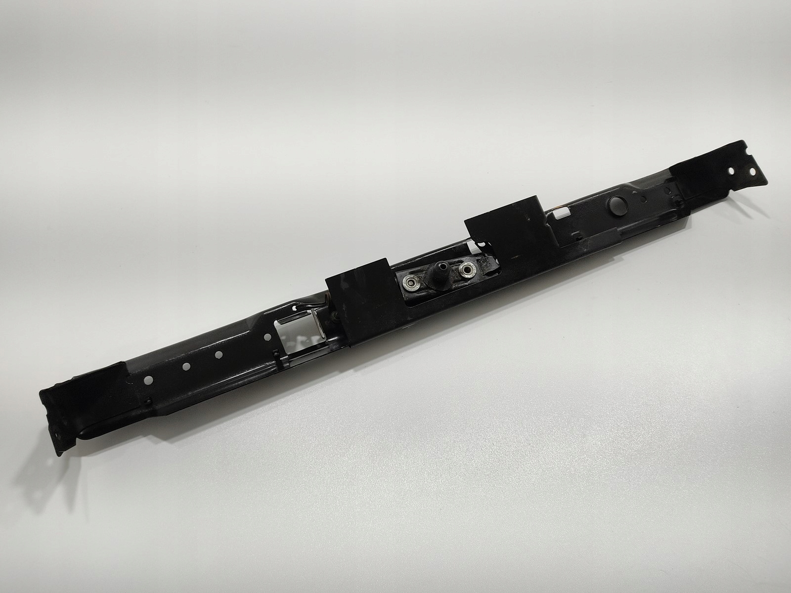 PREDNÉ ČELO VÝSTUHA LAND ROVER DEFENDER 2007-2014