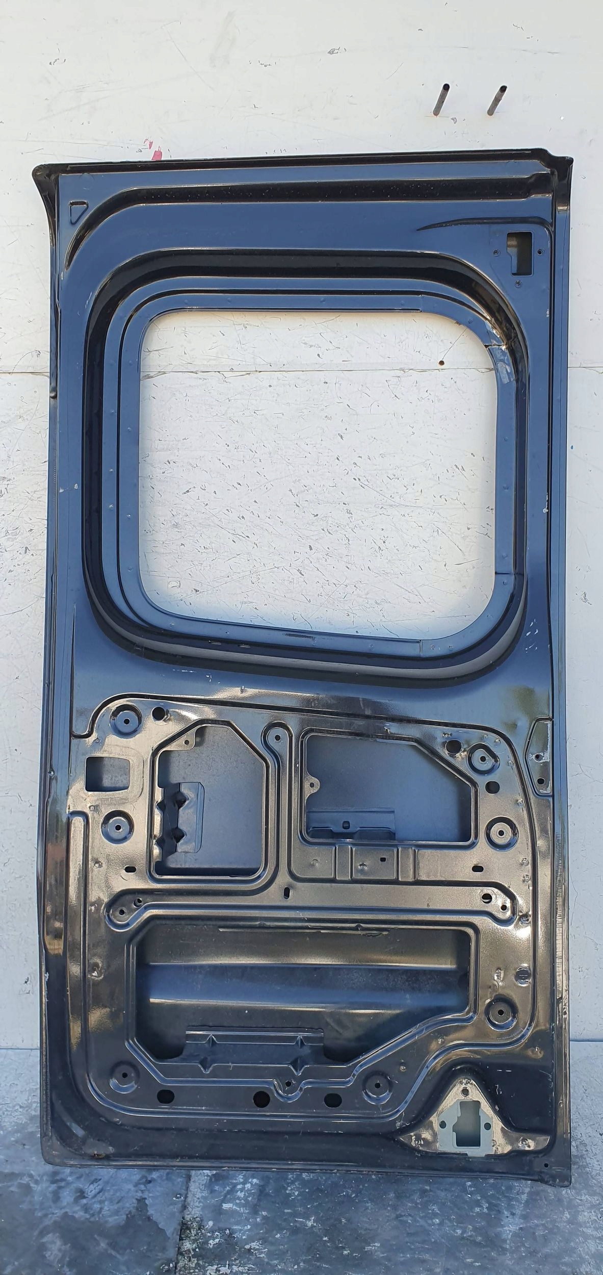 TRAFIC III VIVARO B TALENTO PRAVE ZADNE DVERE POD OKIENE