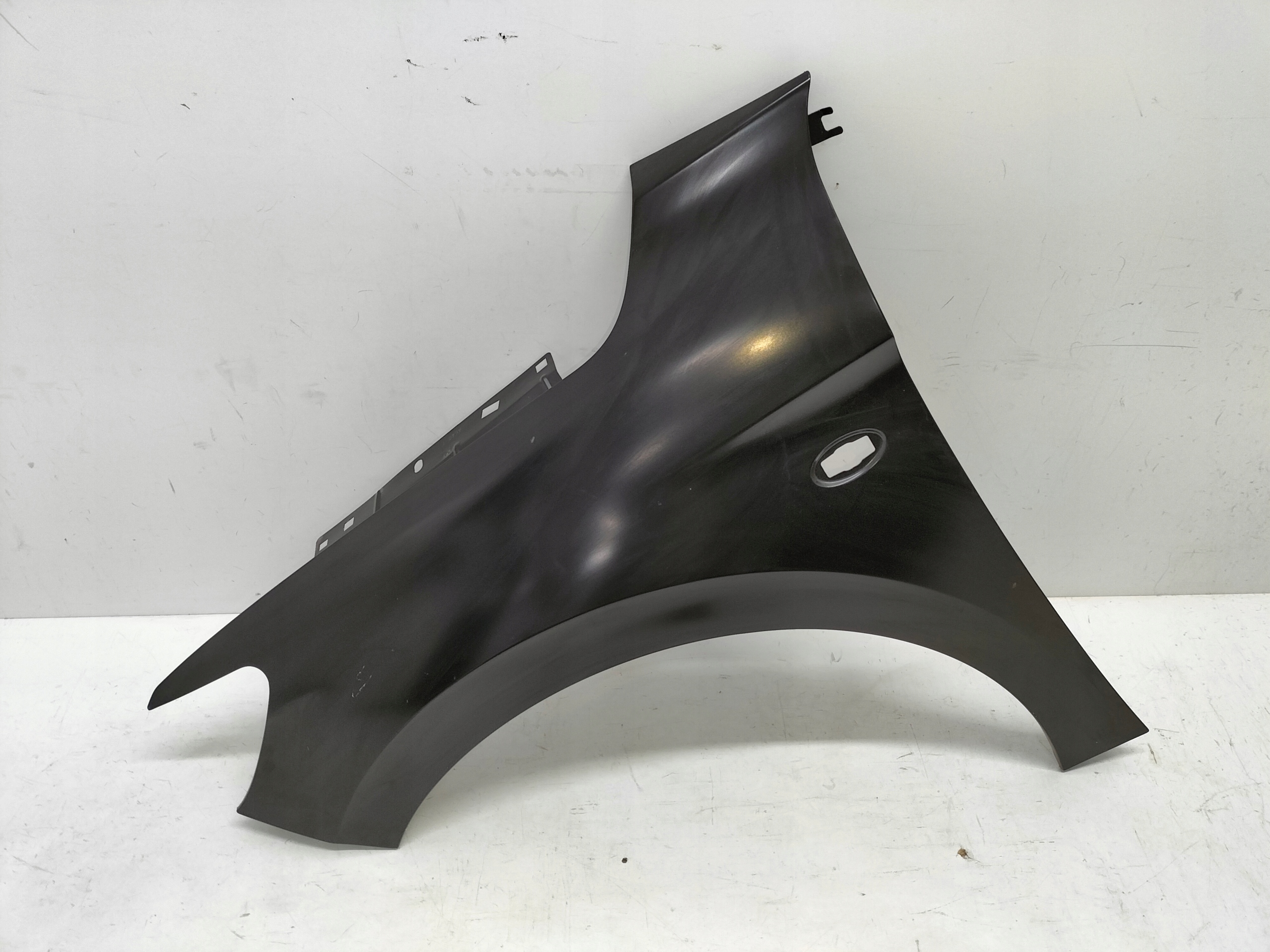 ĽAVÝ PREDNÝ BLATNÍK PEUGEOT 301 13-