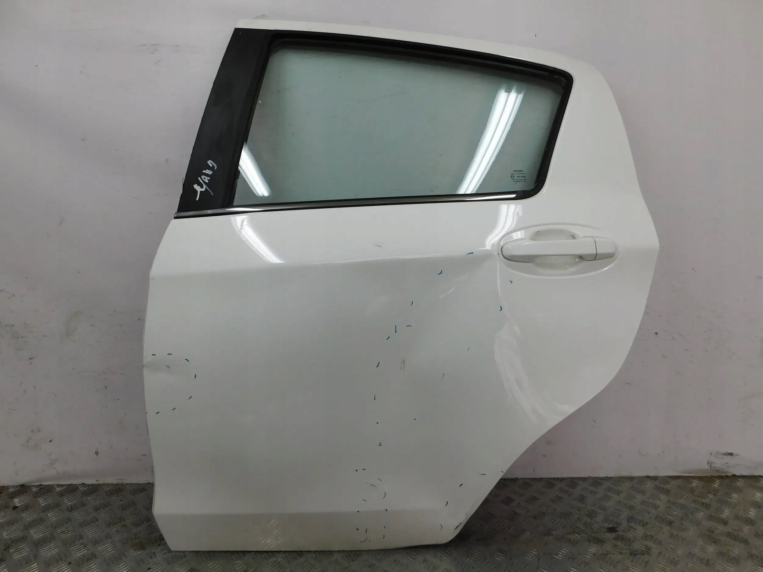 LAVE ZADNE DVERE TOYOTA YARIS III 11-