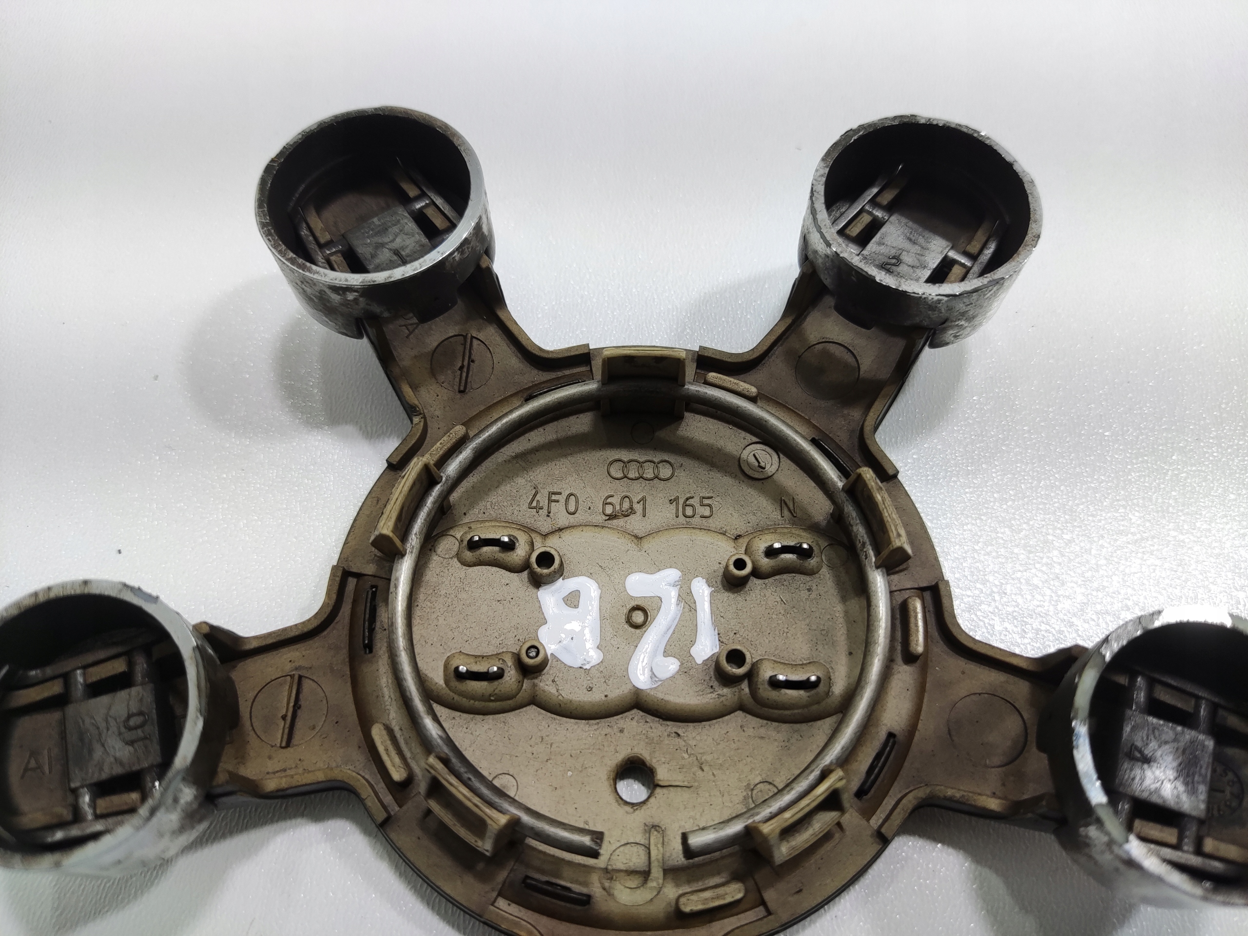 ORIGINALNY PUKLICA HLINIKOVEHO DISKU AUDI A4 A5 Q5 I 4F0601165N