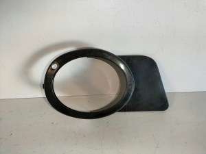 LIŠTA MRIEŽKA NÁRAZNÍKA RÁMIK HMLOVKY PREDNÝ PRAVA BMW 5 E39 96- M5 M-PAKET LIŠTA MRIEŽKA NÁRAZNÍKA RÁMIK HMLOVKY PREDNÝ PRAVA BMW 5 E39 96- M5 M-PAKET