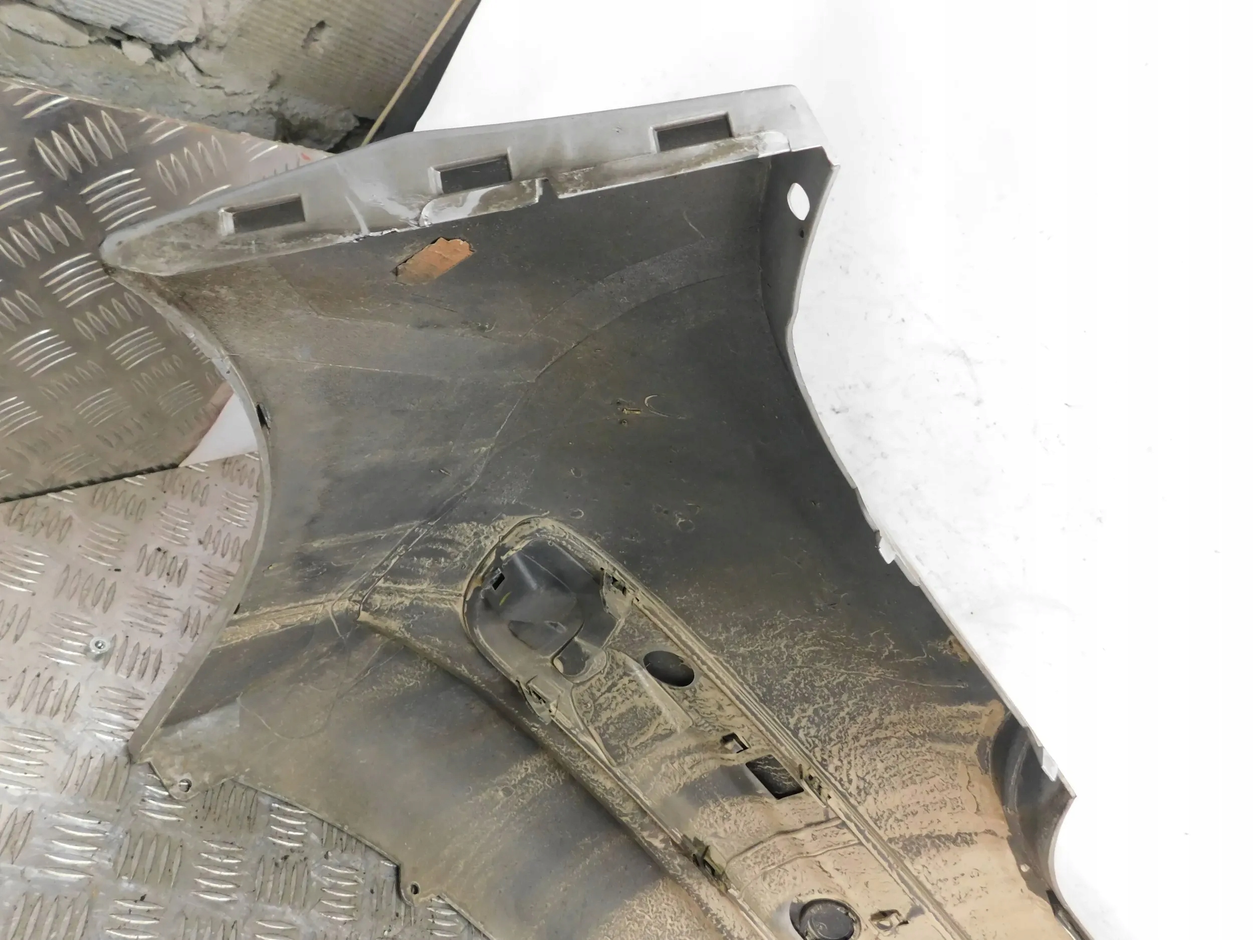 ZADNÝ NÁRAZNÍK PEUGEOT 207 HB